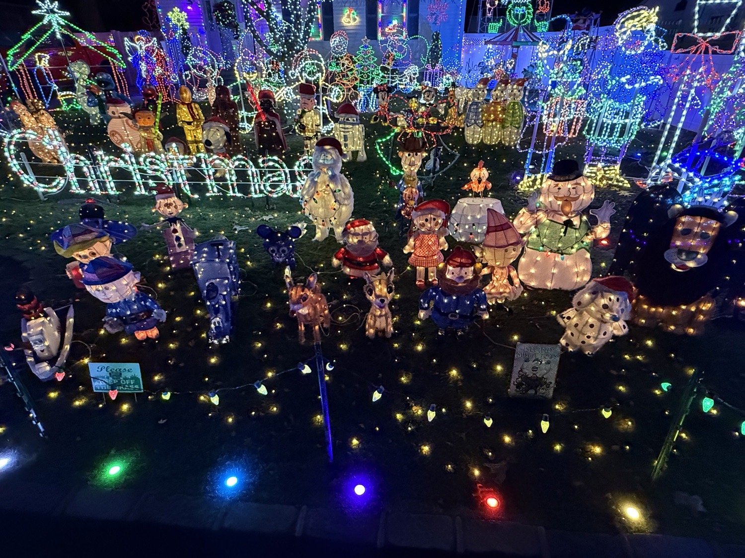 5th Street Christmas Lights, Christmas lights in Ronkonkoma, NY (photo 3)