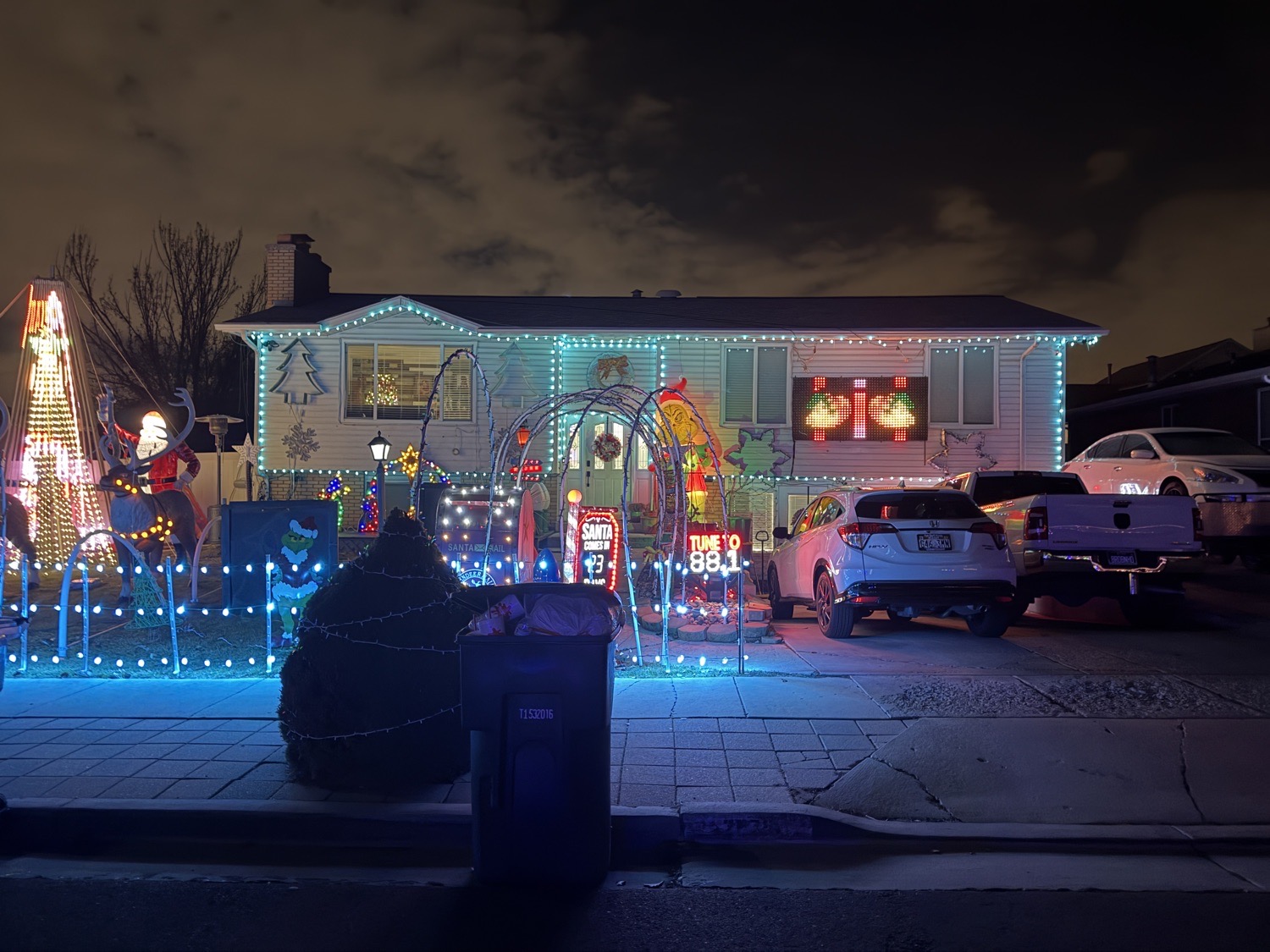 Robinson Christmas Lights, Christmas lights in Taylorsville, UT (photo 1)