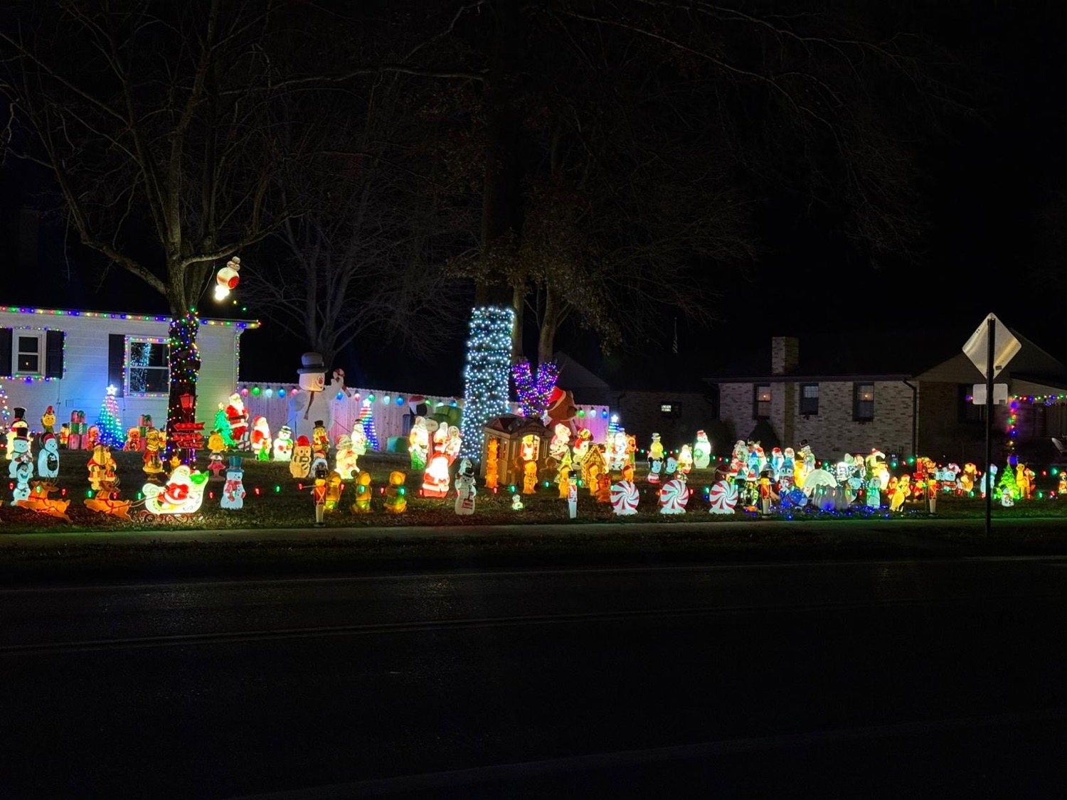 Pasquinelli Christmas Display, Christmas lights in Tuscarawas, OH (photo 2)