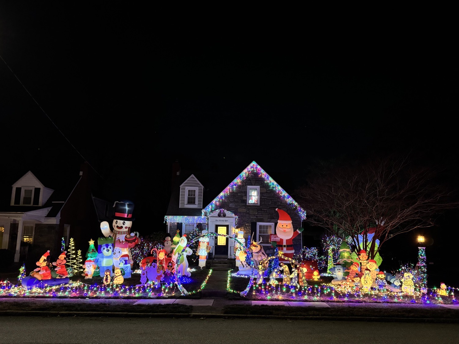 A Very Thatcher Road Christmas, Christmas lights in Springfield, PA (photo 1)
