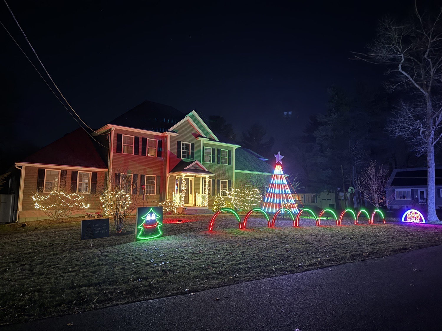 Baker Family Christmas Light Show, Christmas lights in Billerica, MA (photo 1)