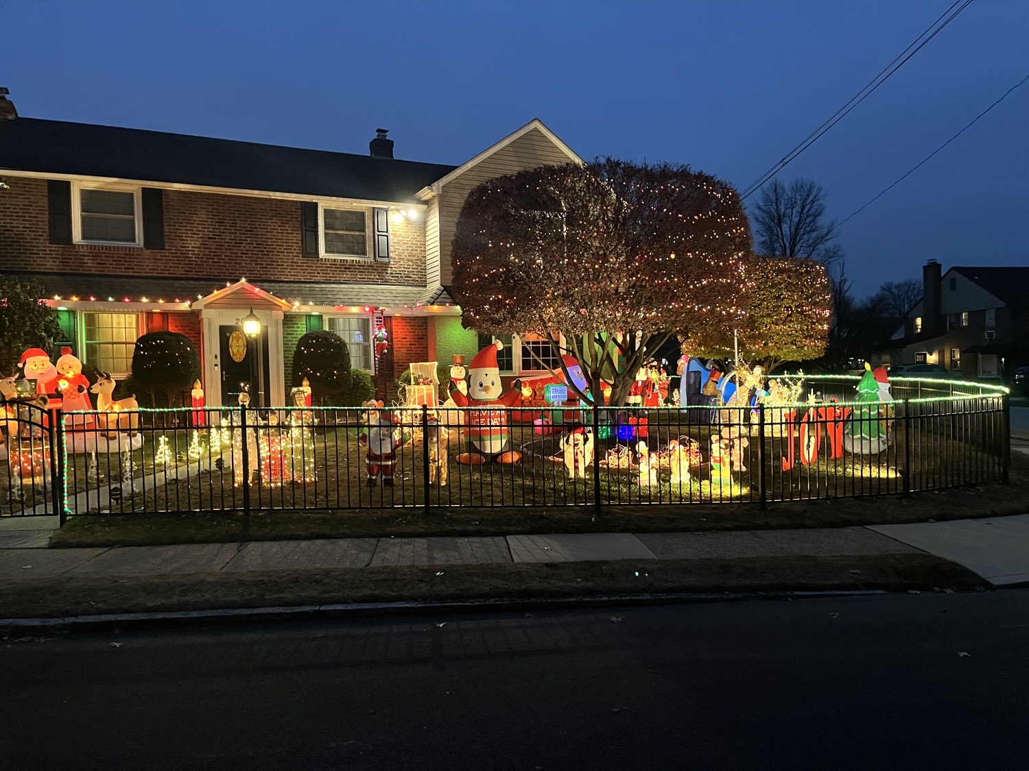 Christmas on Bennett, Christmas lights in Springfield, PA (photo 1)