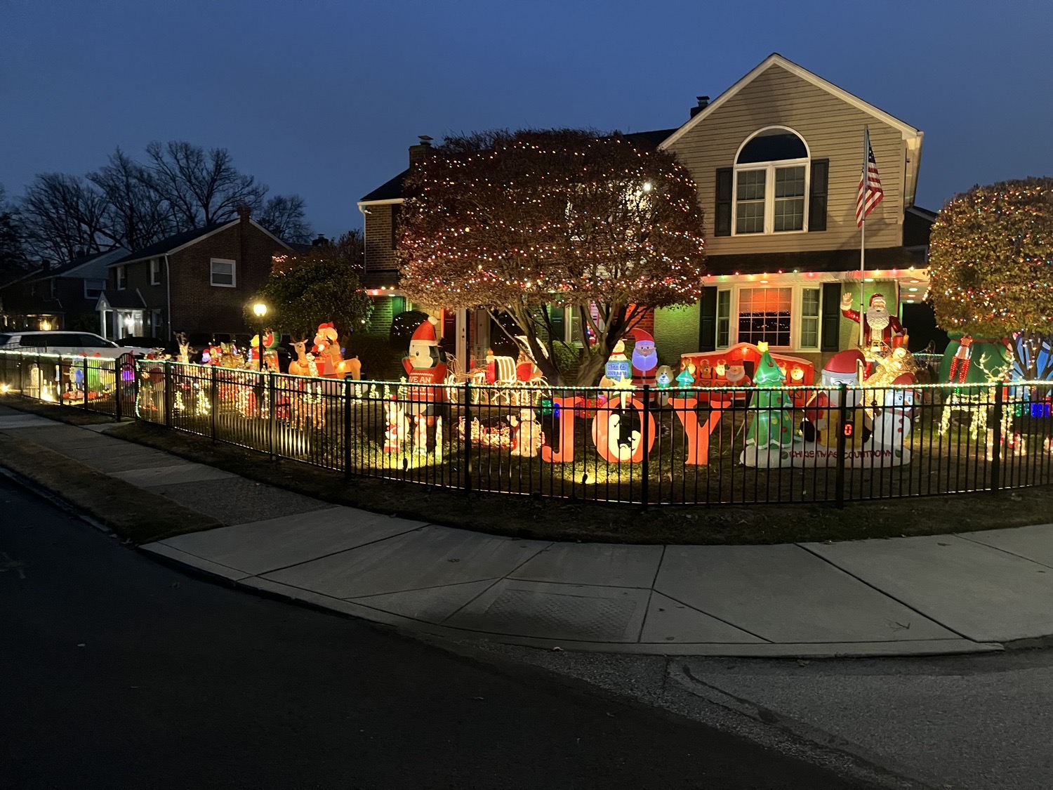 Christmas on Bennett, Christmas lights in Springfield, PA (photo 5)