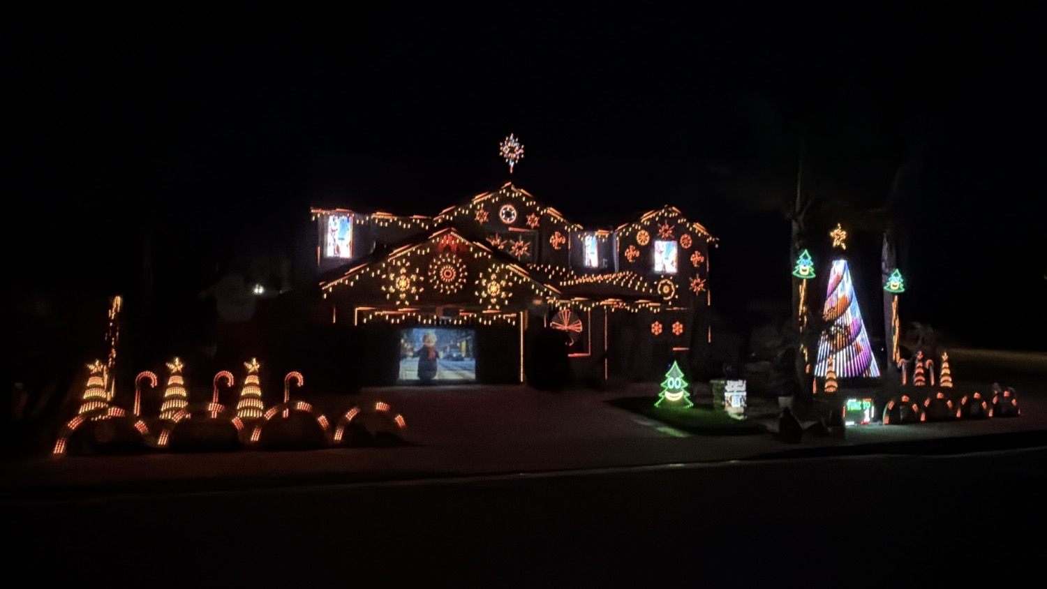 Darcy Light Show, Christmas lights in Murrieta, CA (photo 4)