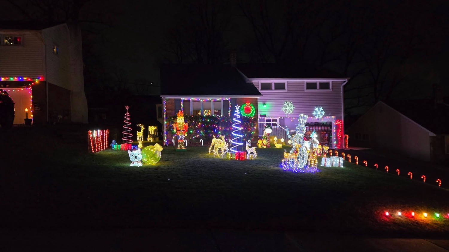 Festive On Forest Ave, Christmas lights in Willow Grove, PA (photo 1)