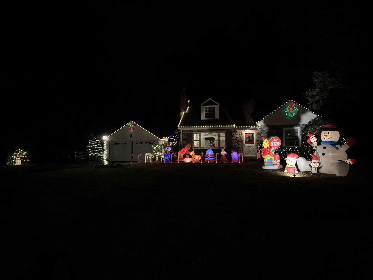 A Christmas Daze, Christmas lights in Broomall, PA (photo 1)