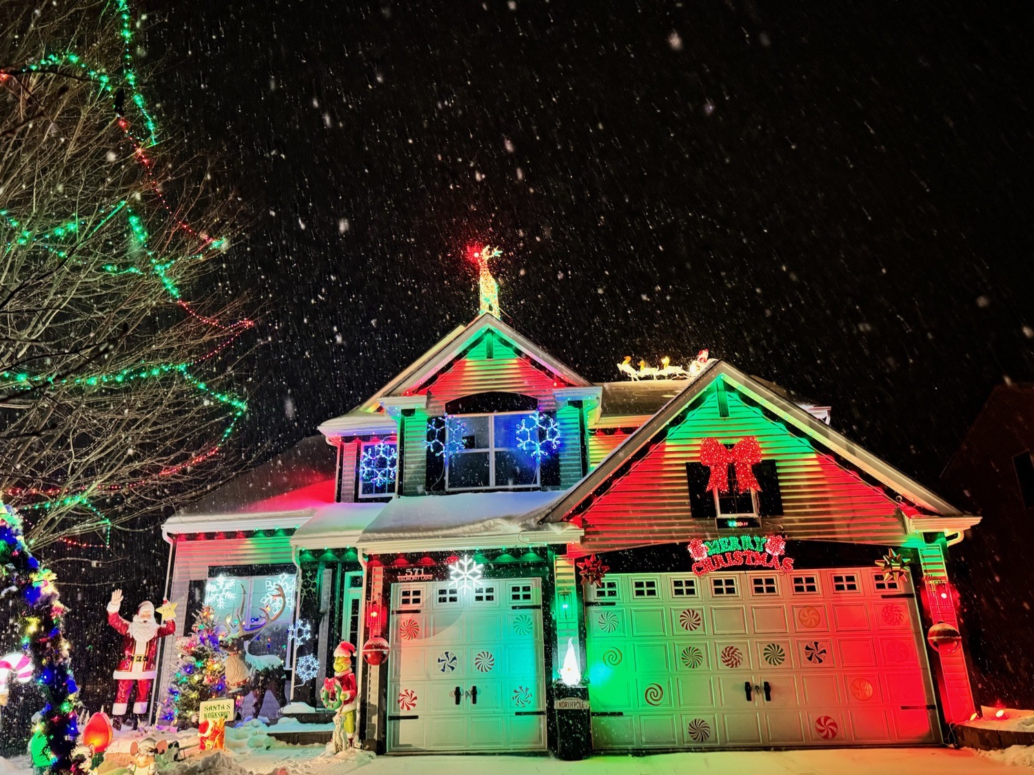 Lights of Lancaster Falls - Volo, IL, Christmas lights in Volo, IL (photo 4)