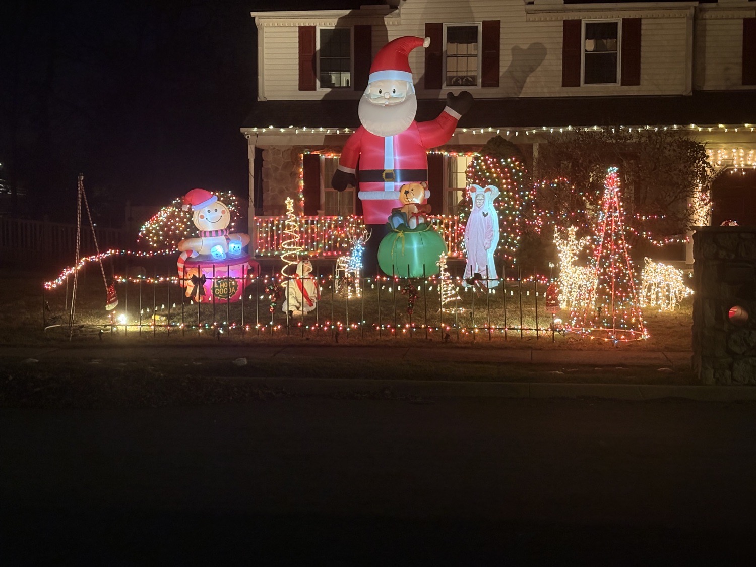 Holidays On Huyett, Christmas lights in Reading, PA (photo 1)