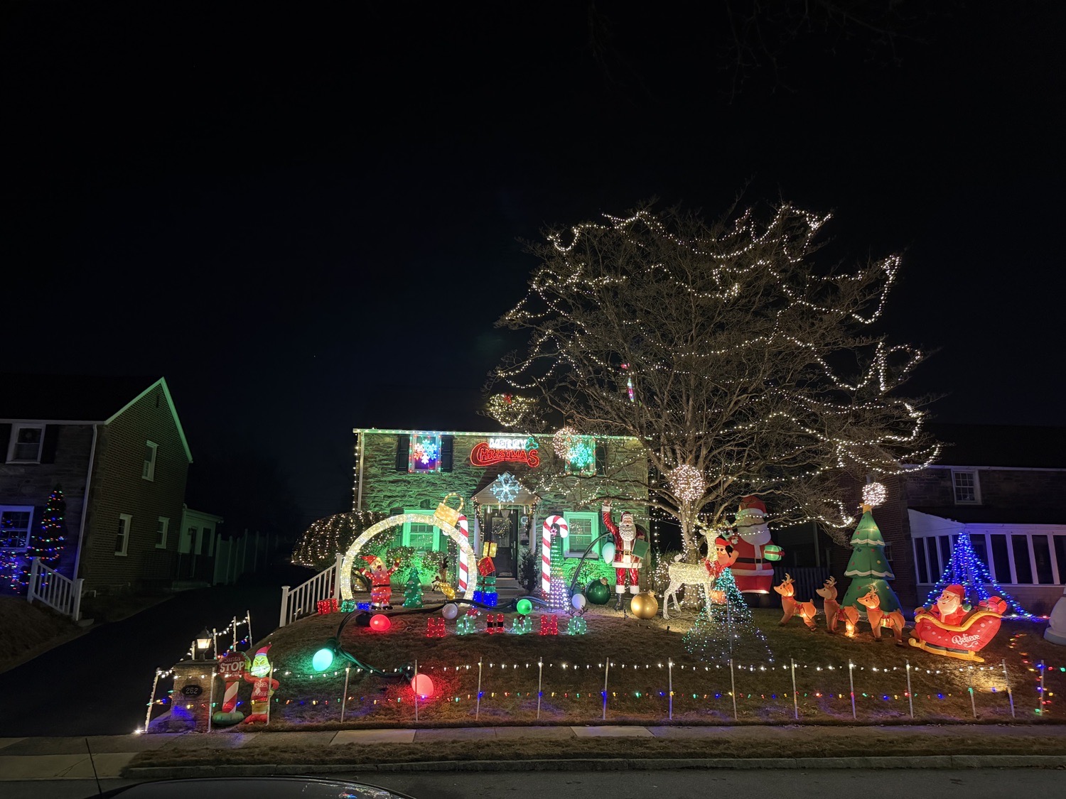 A Beaut On Beechwood!, Christmas lights in Springfield, PA (photo 2)