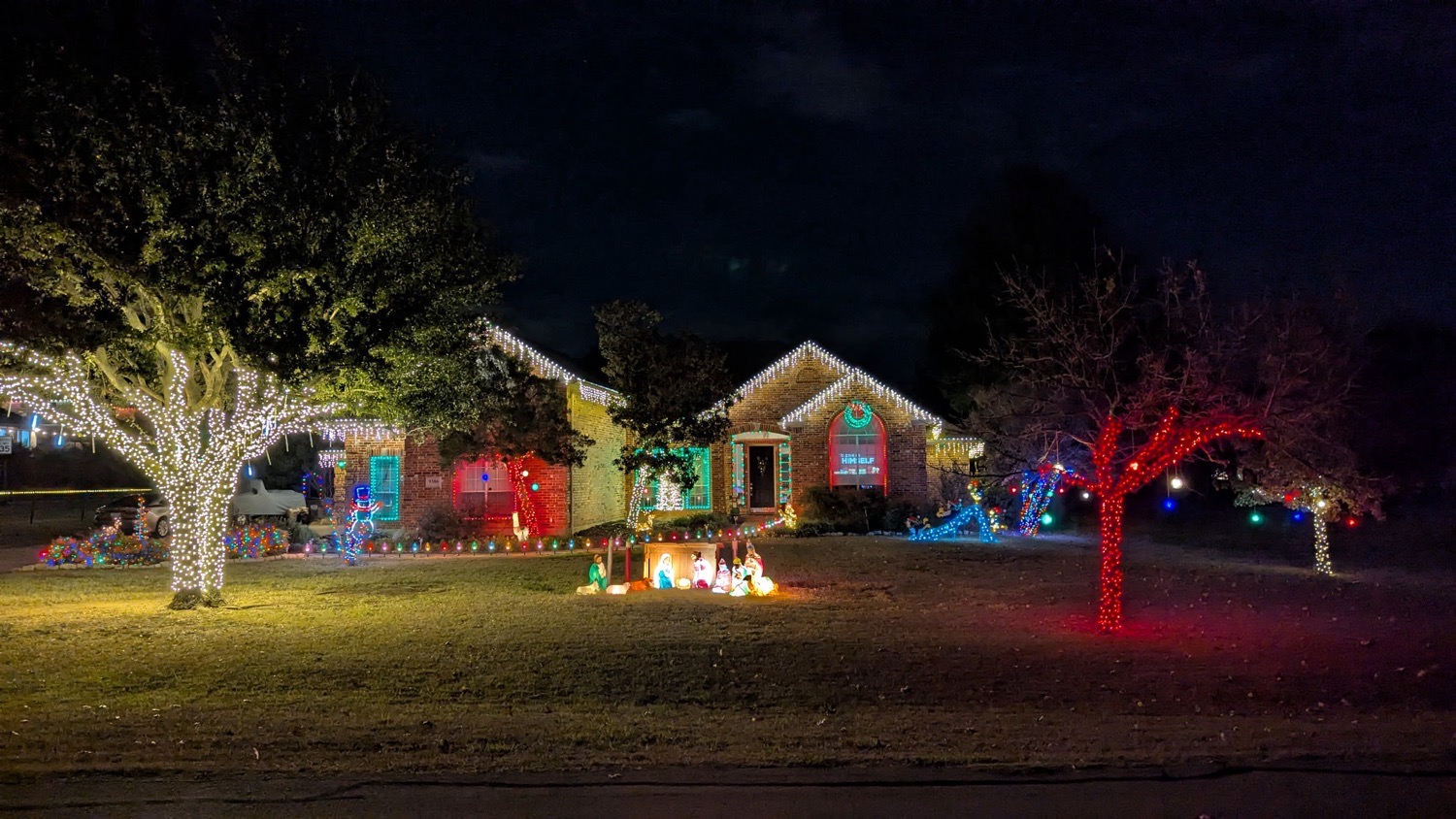 Christmas on Saddle Horn Court, Christmas lights in Prosper, TX (photo 1)