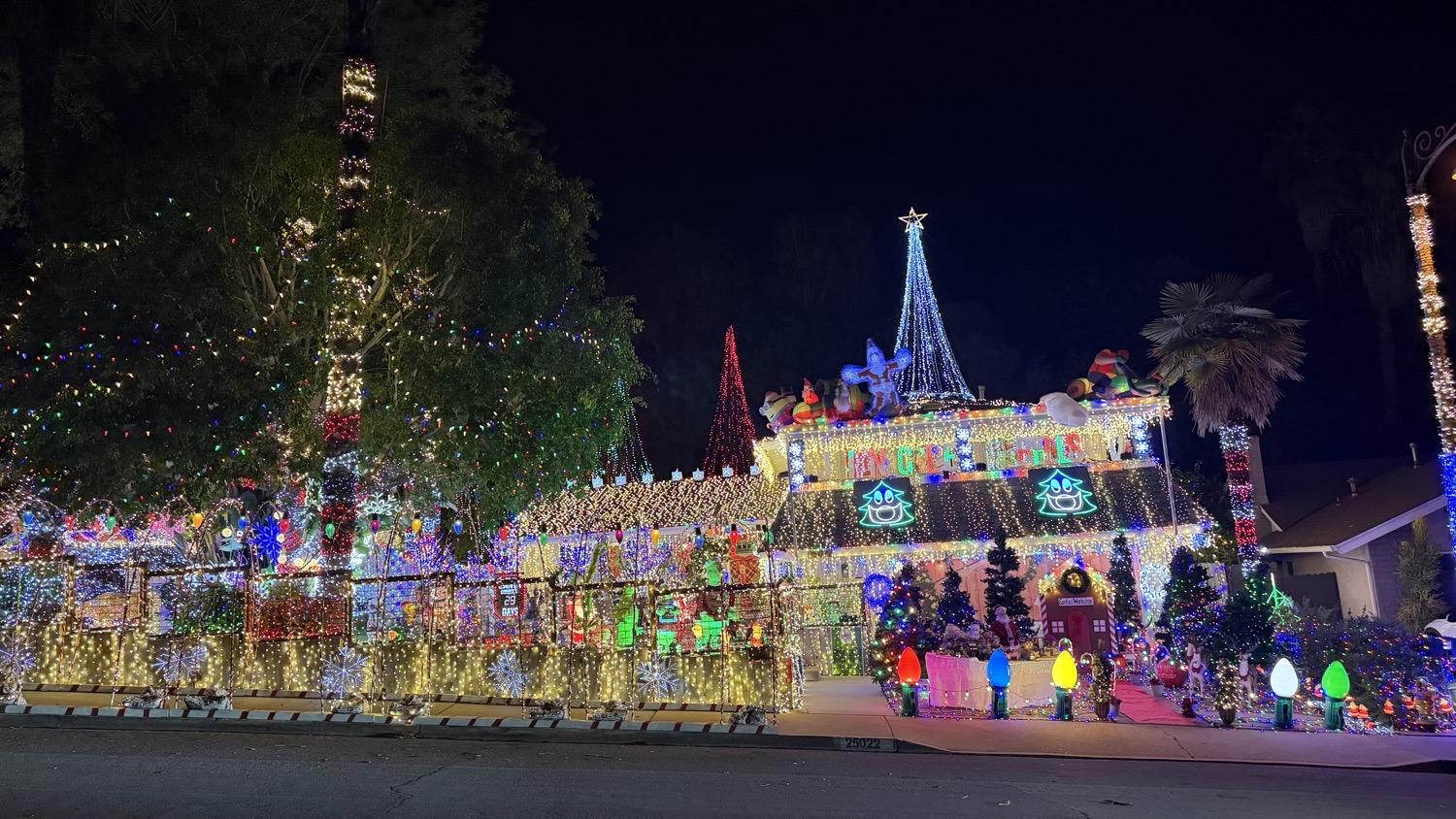House On Spadra, Christmas lights in Mission Viejo, CA (photo 1)