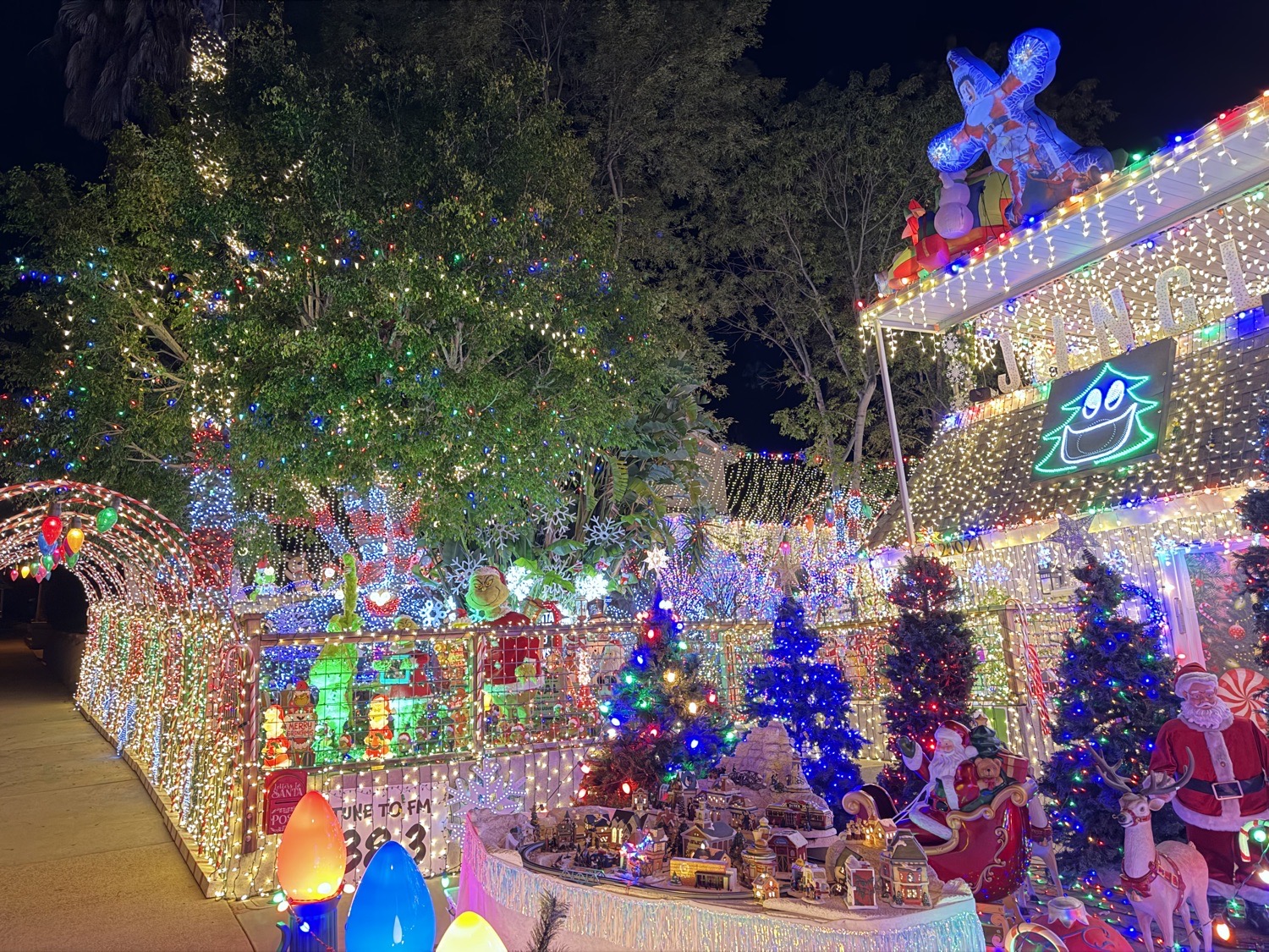 House On Spadra, Christmas lights in Mission Viejo, CA (photo 2)