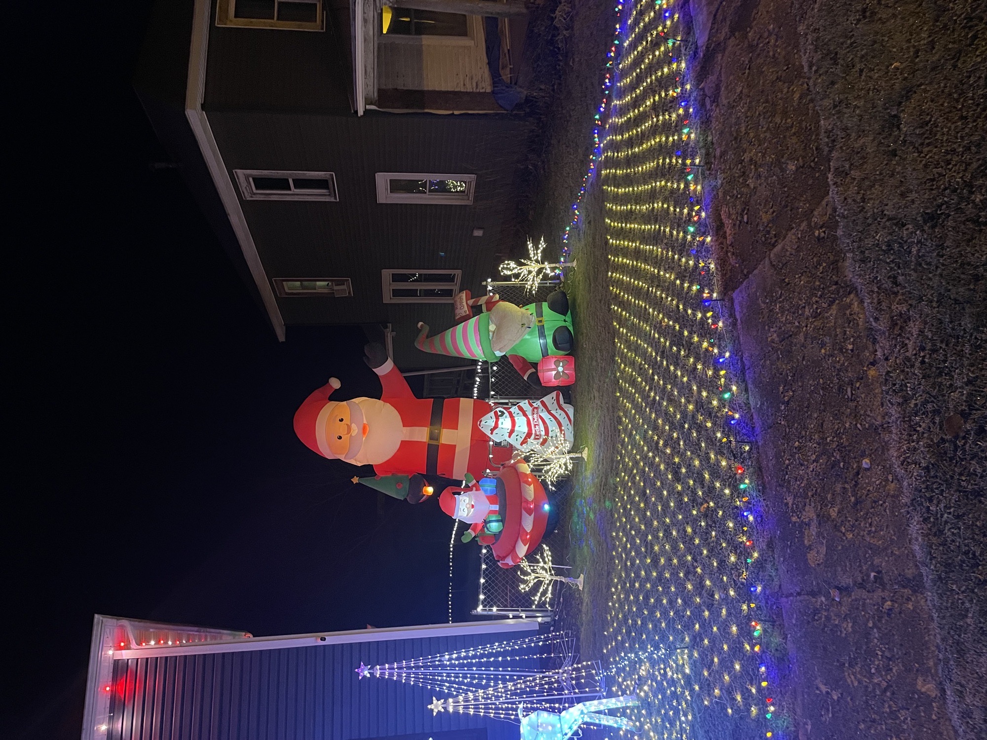Weigand Wonderland, Christmas lights in Utica, OH (photo 3)