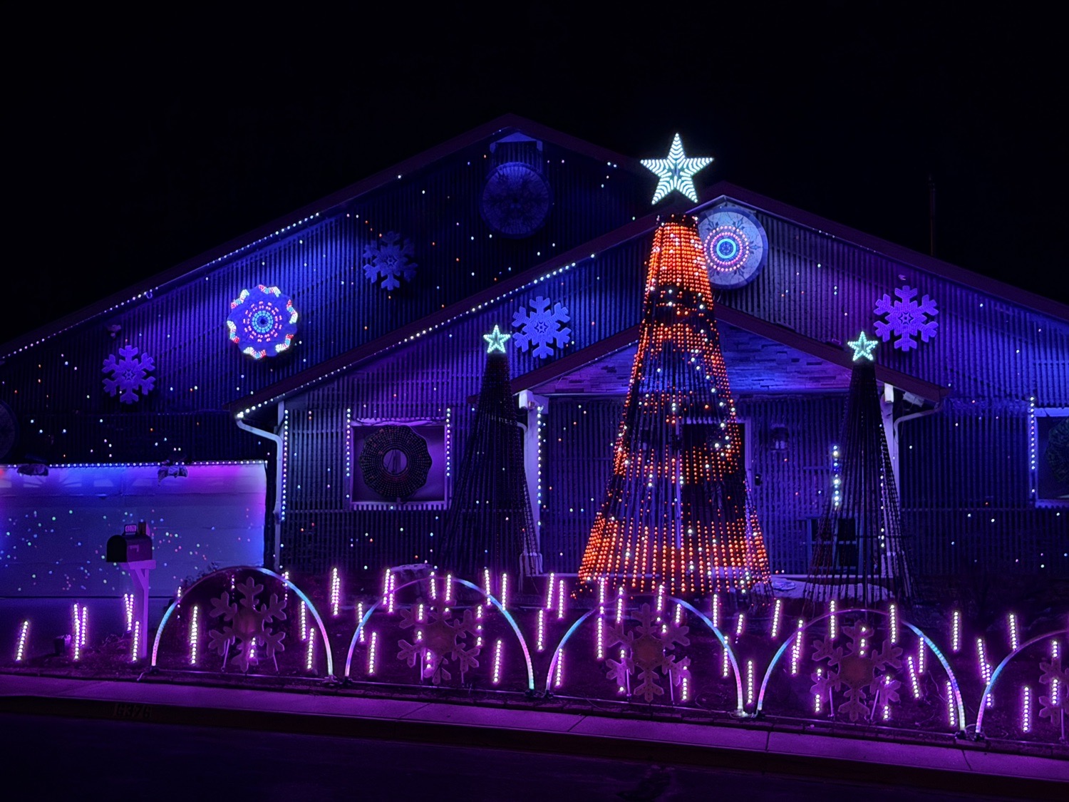 Cosper Family Light Show, Christmas lights in Flagstaff, AZ (photo 1)