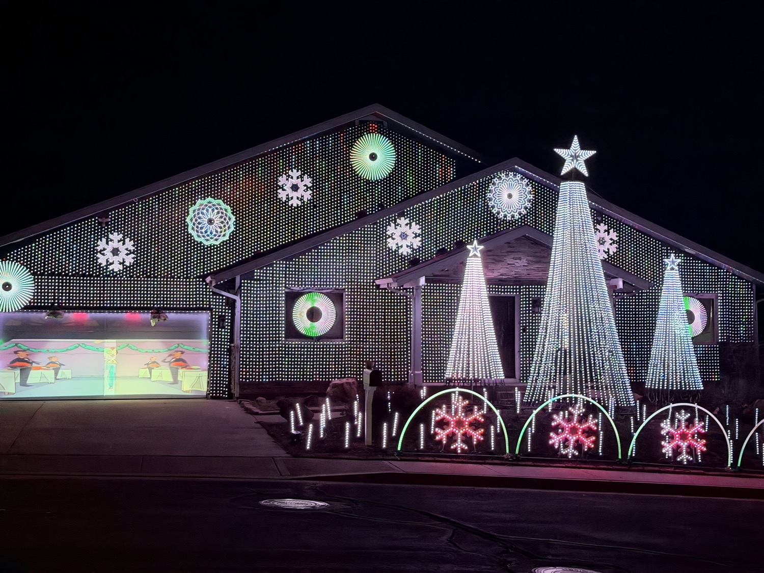 Cosper Family Light Show, Christmas lights in Flagstaff, AZ (photo 2)