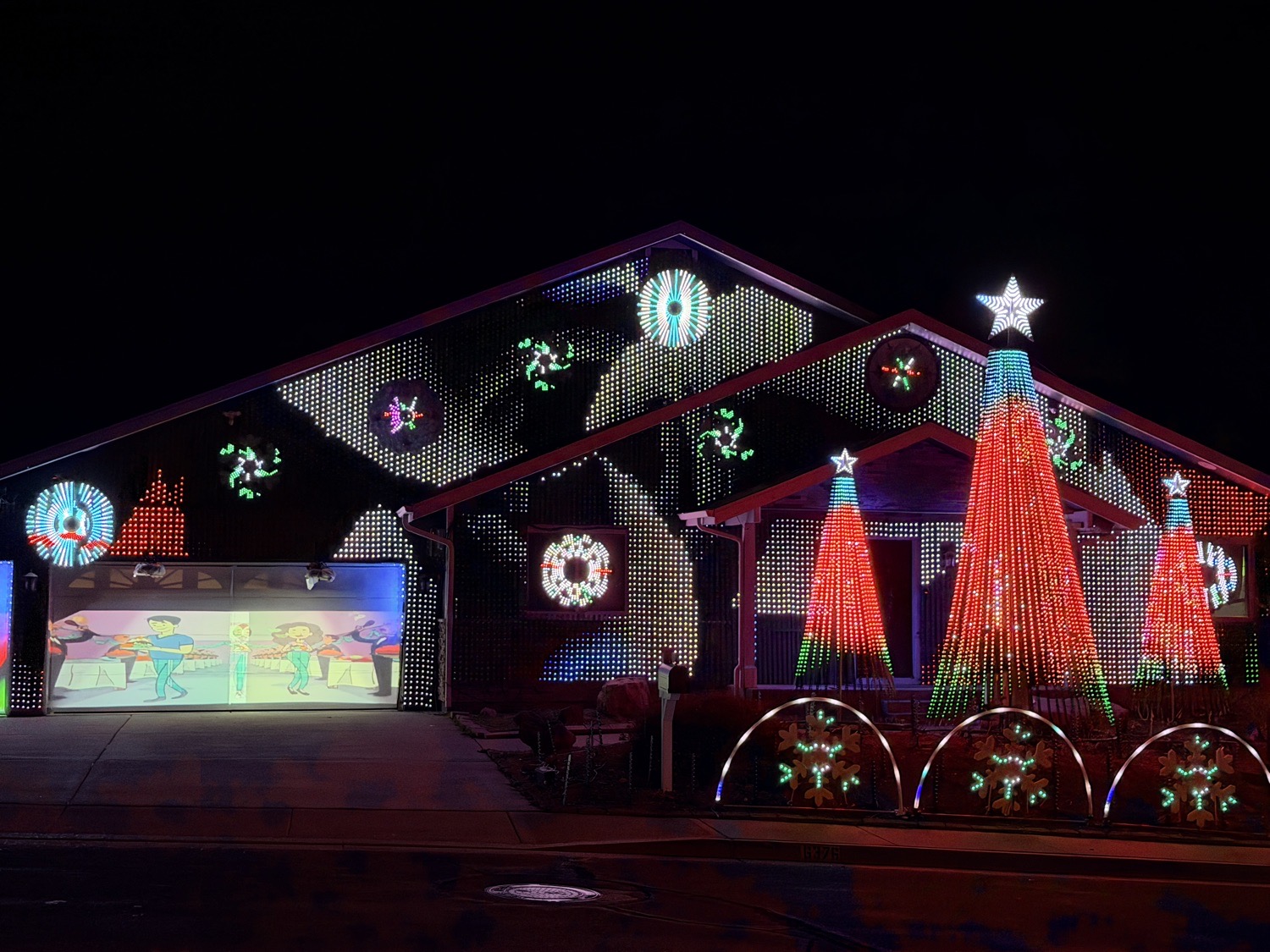 Cosper Family Light Show, Christmas lights in Flagstaff, AZ (photo 3)