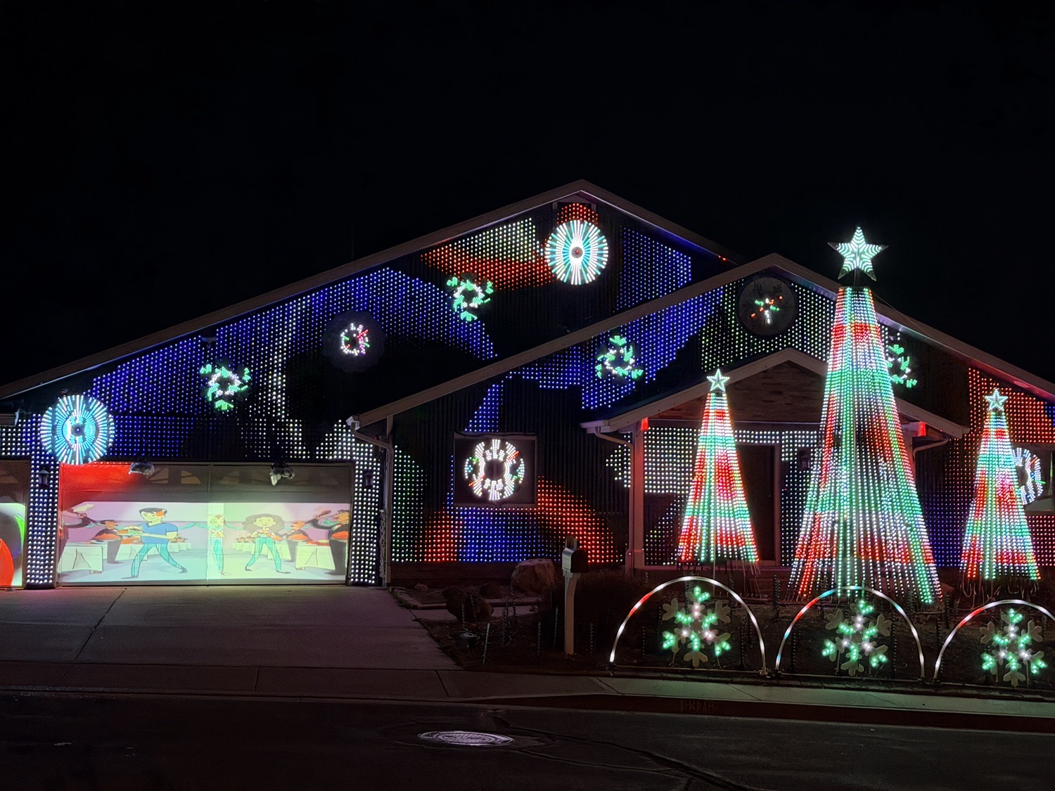 Cosper Family Light Show, Christmas lights in Flagstaff, AZ (photo 4)