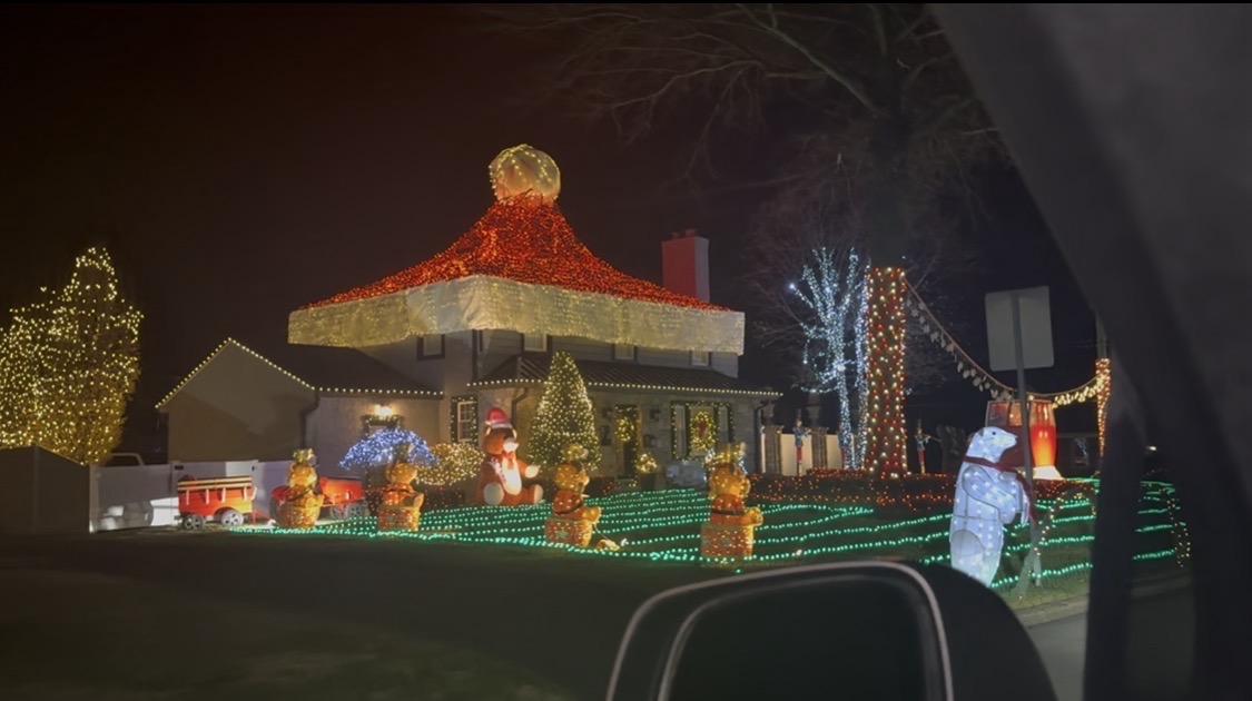 Santa Landed On The House, Christmas lights in Flourtown, PA (photo 1)