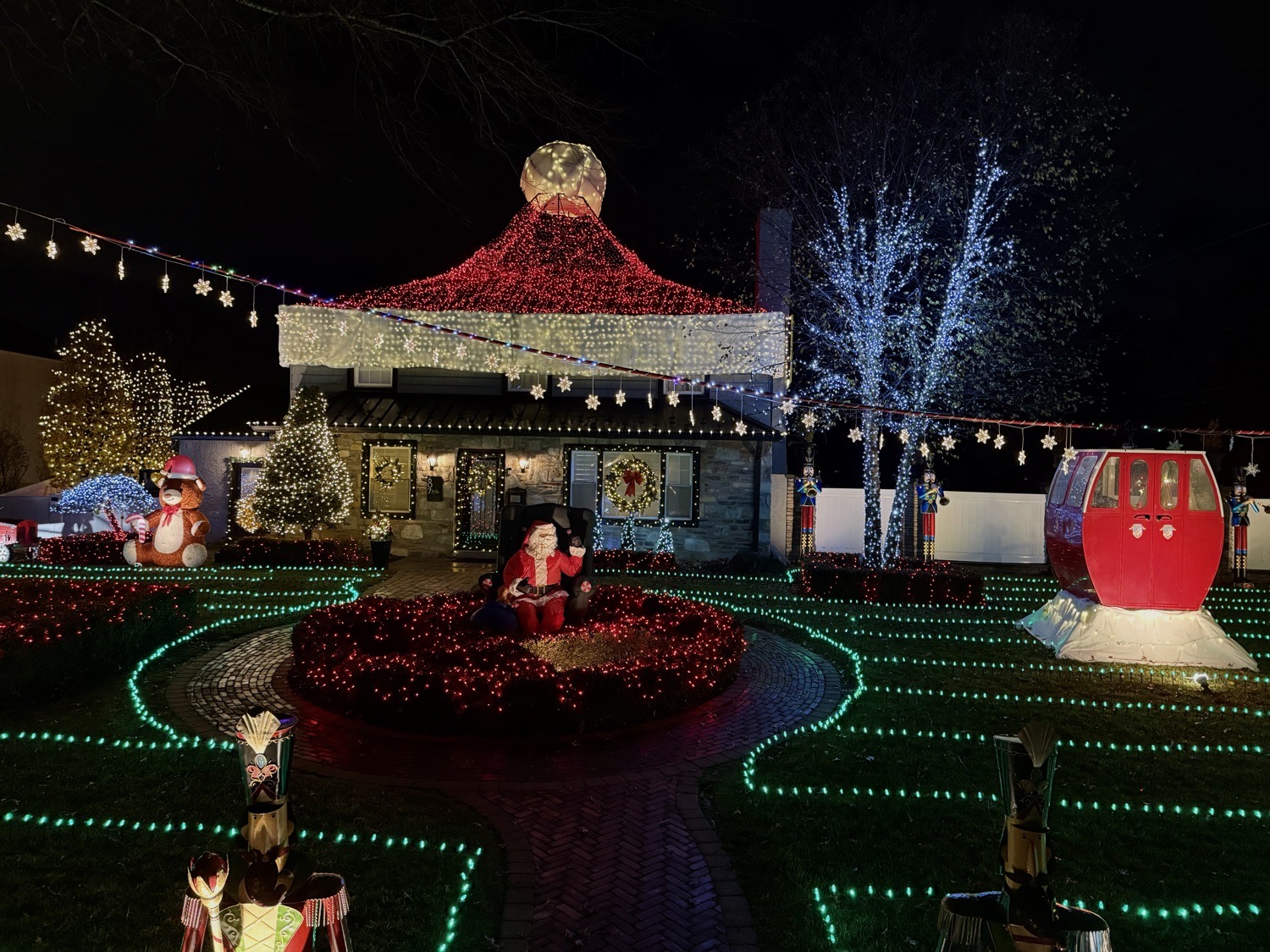 Santa Landed On The House, Christmas lights in Flourtown, PA (photo 4)