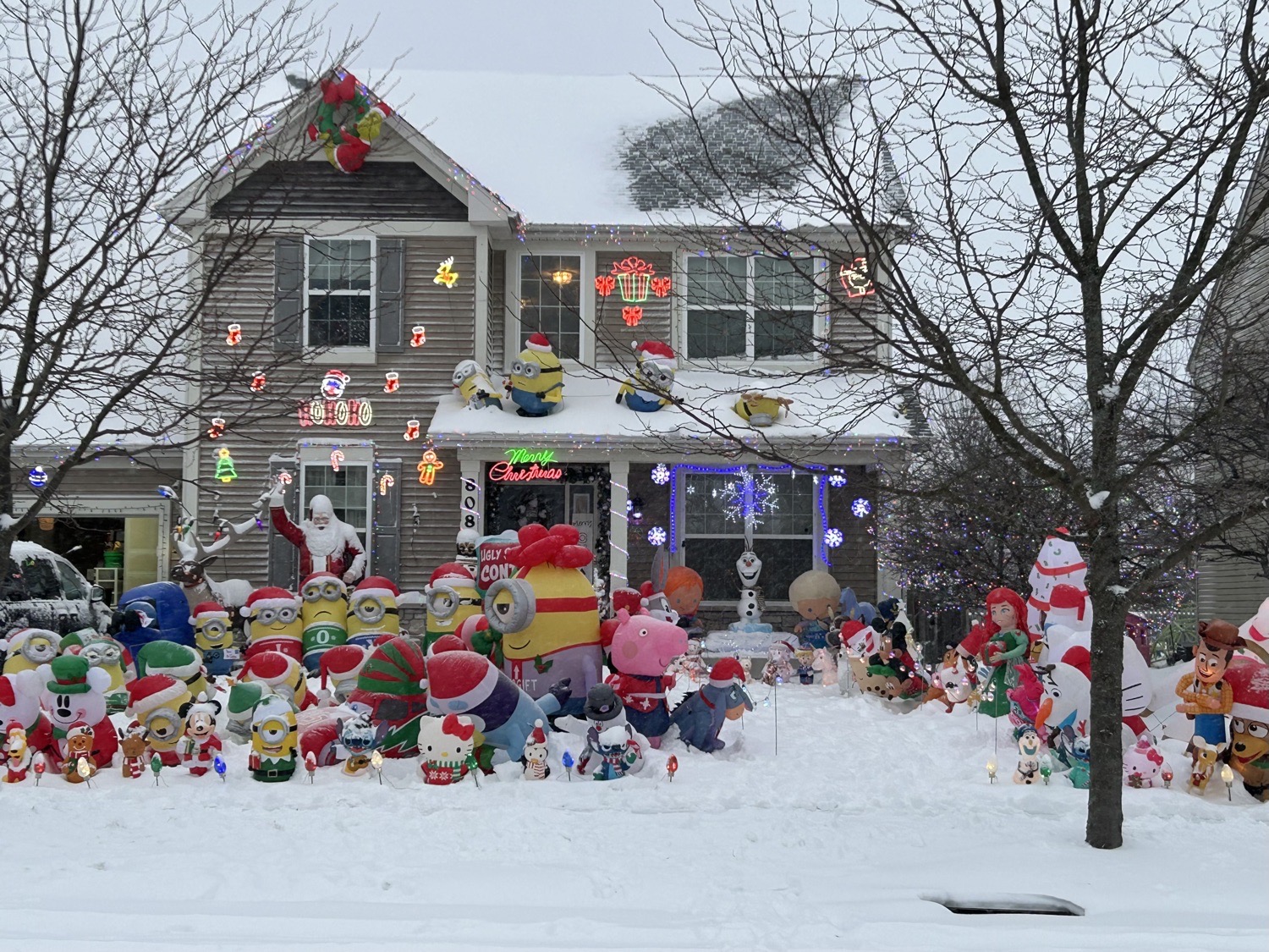 Fun Inflatable House, Christmas lights in Joliet, IL (photo 1)