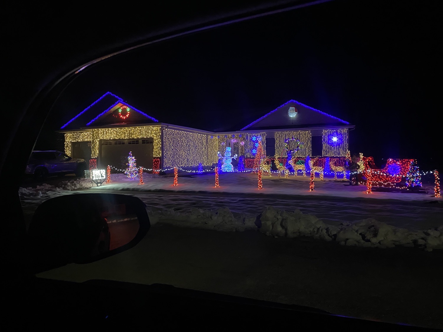 Aumann’s Lights On Horse creek, Christmas lights in Pawnee, IL (photo 3)