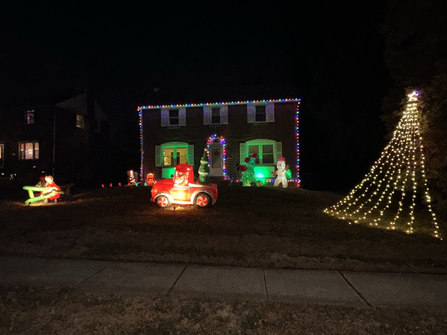 Valley View Village, Christmas lights in Springfield, PA (photo 2)
