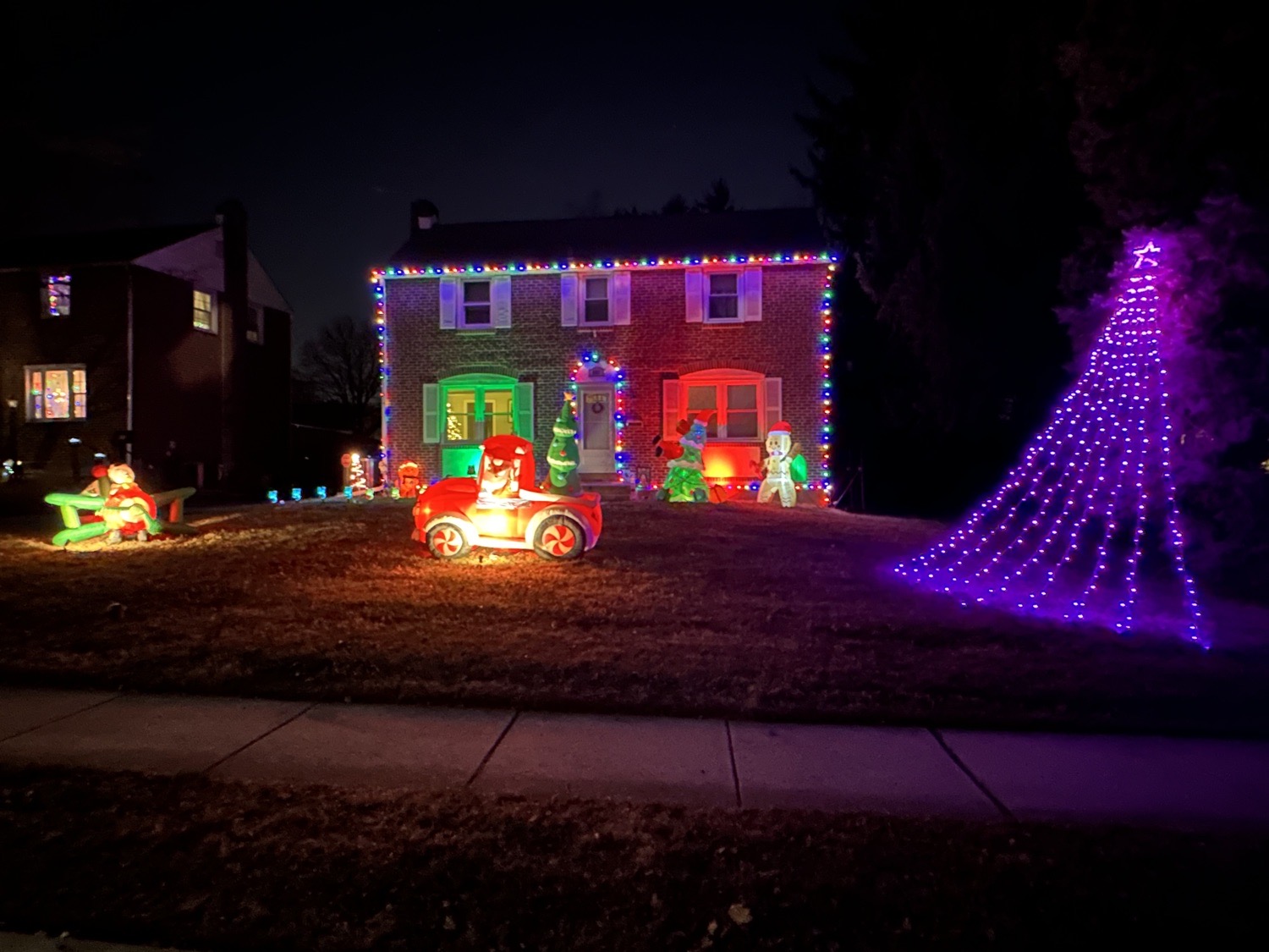 Valley View Village, Christmas lights in Springfield, PA (photo 3)
