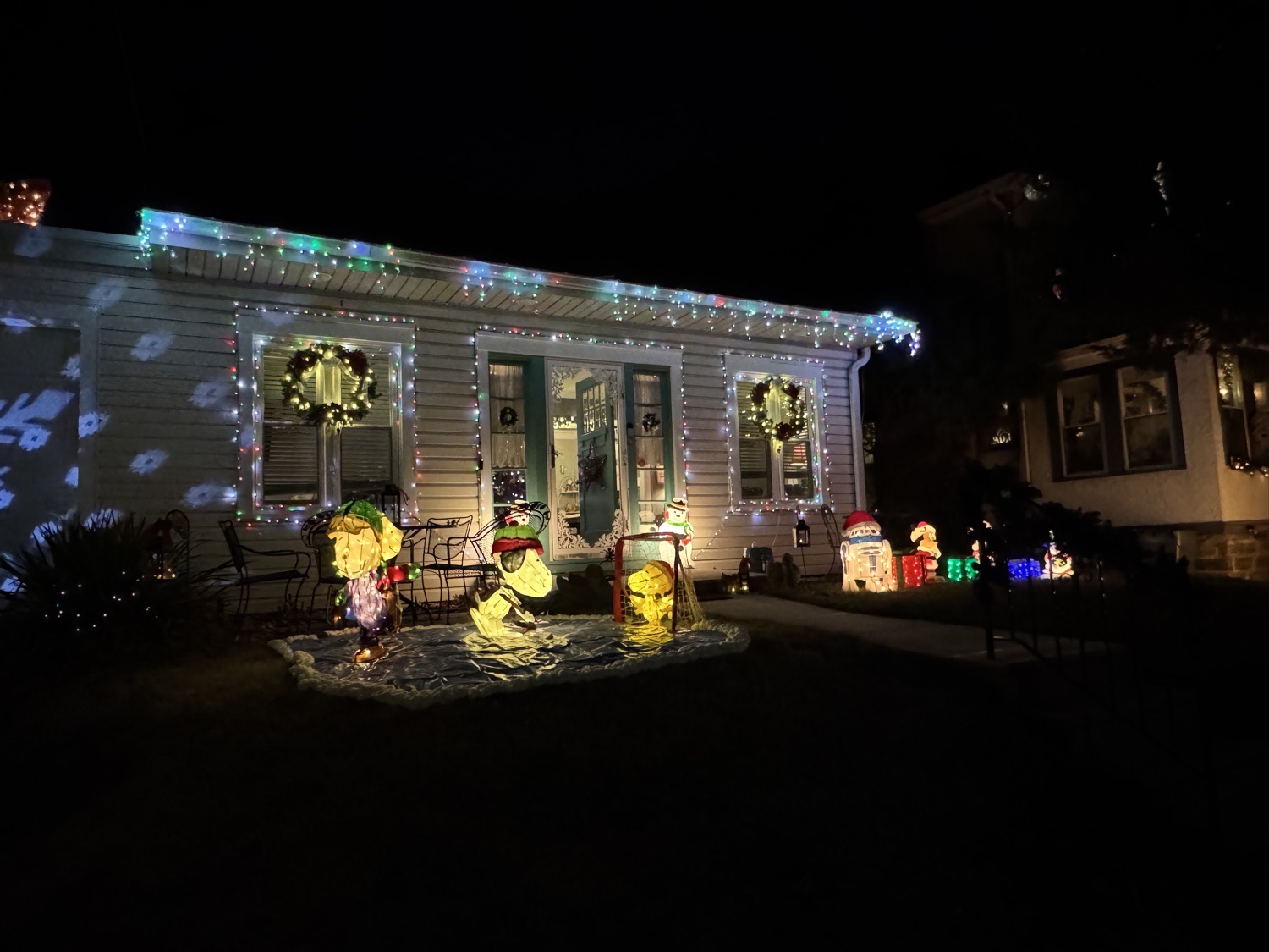 Snow Day on Taylor Ave. ❄️🏒⛸️, Christmas lights in Drexel Hill, PA (photo 1)