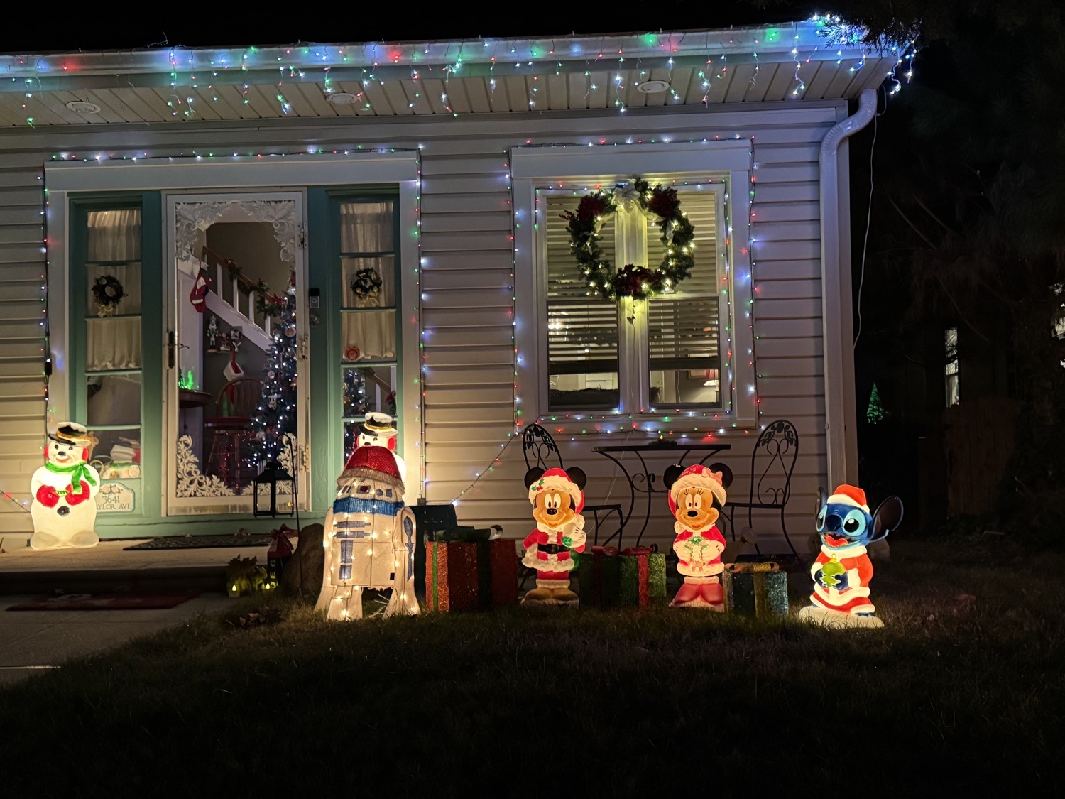 Snow Day on Taylor Ave. ❄️🏒⛸️, Christmas lights in Drexel Hill, PA (photo 3)