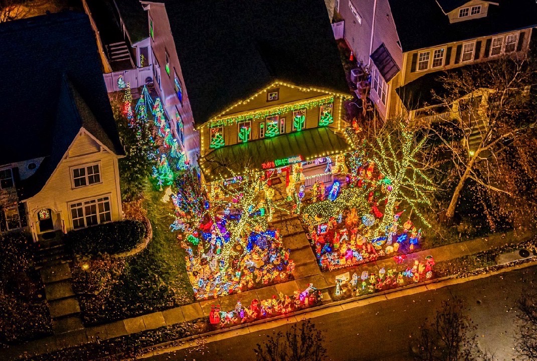 Blue Copper Lights, Christmas lights in Brambleton, VA (photo 4)