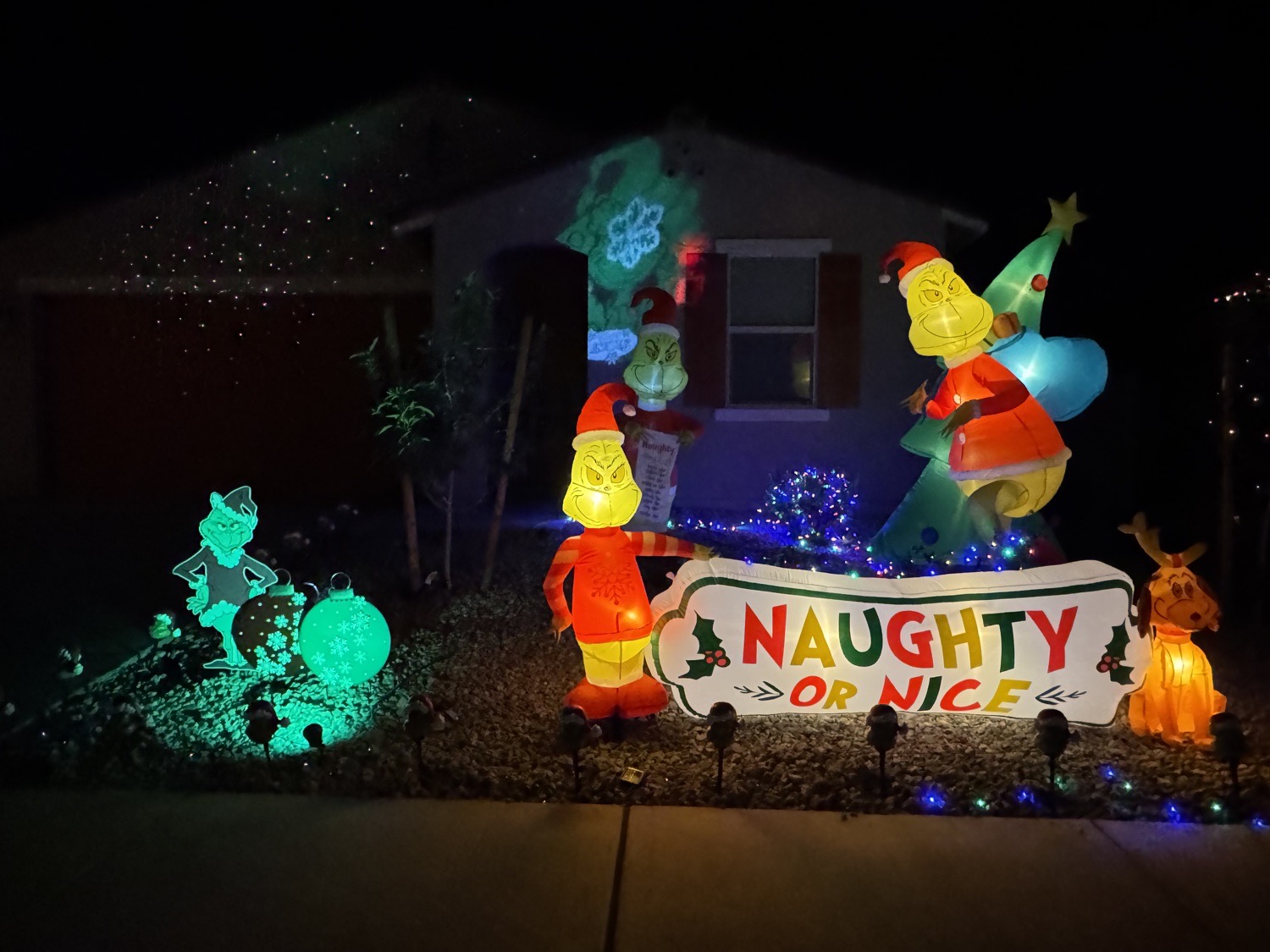 The Grinch House π, Christmas lights in Casa Grande, AZ (photo 2)