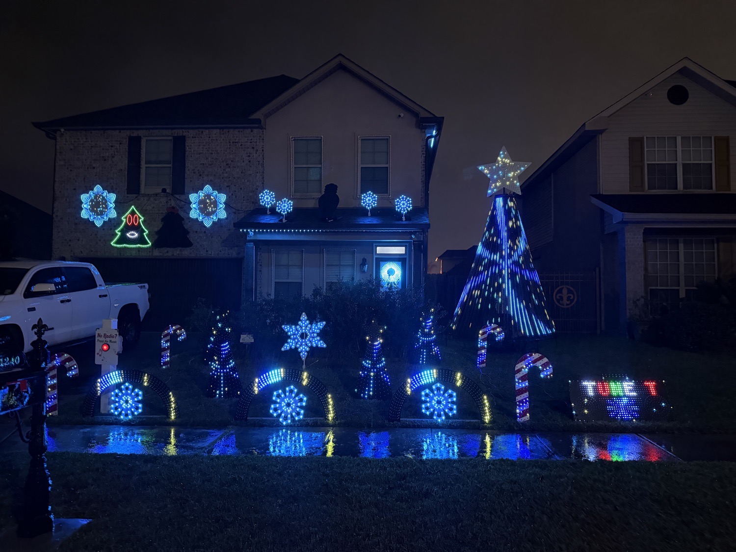 Lights On Burgess, Christmas lights in Marrero, LA (photo 2)