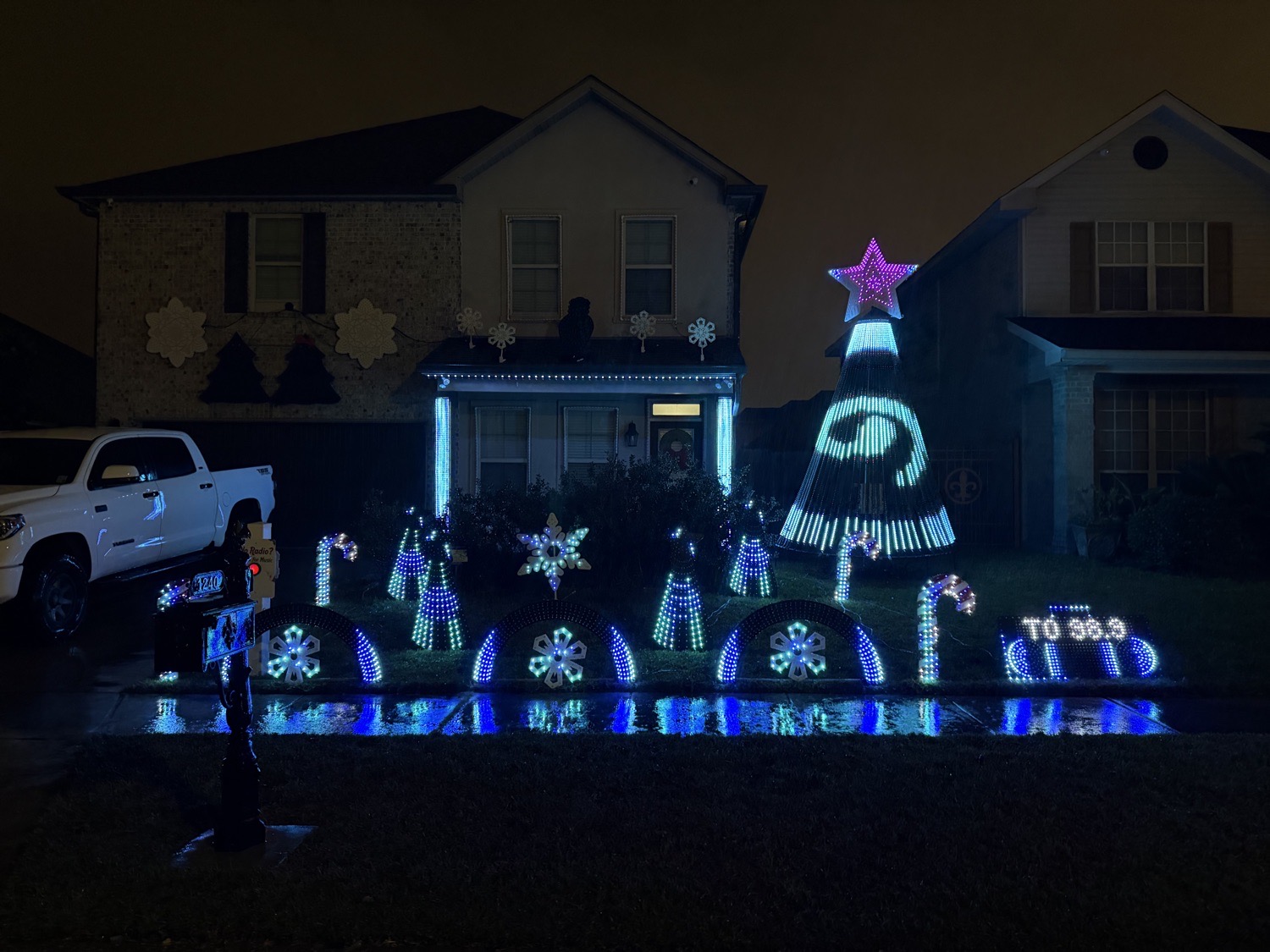 Lights On Burgess, Christmas lights in Marrero, LA (photo 3)
