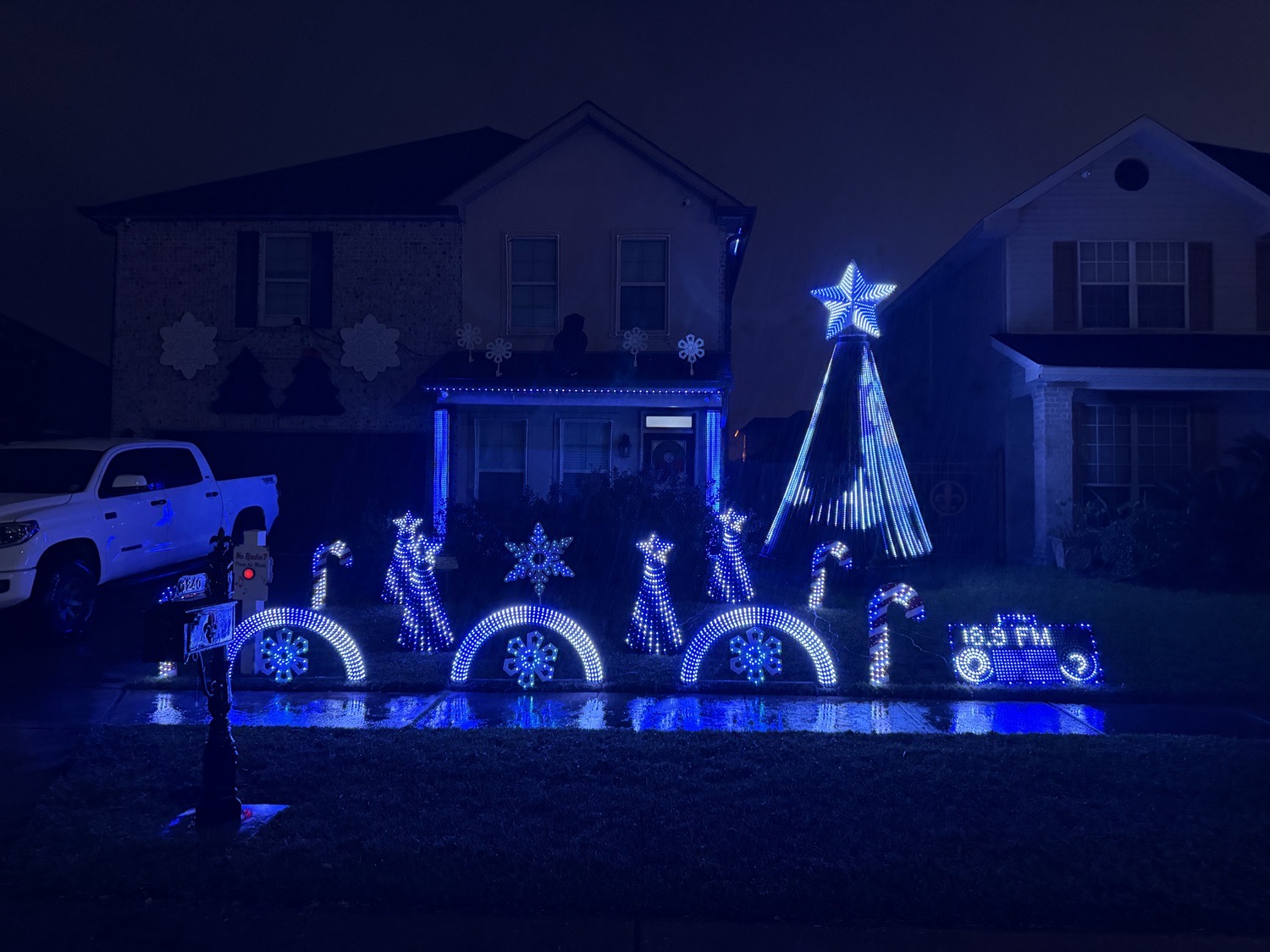 Lights On Burgess, Christmas lights in Marrero, LA (photo 4)