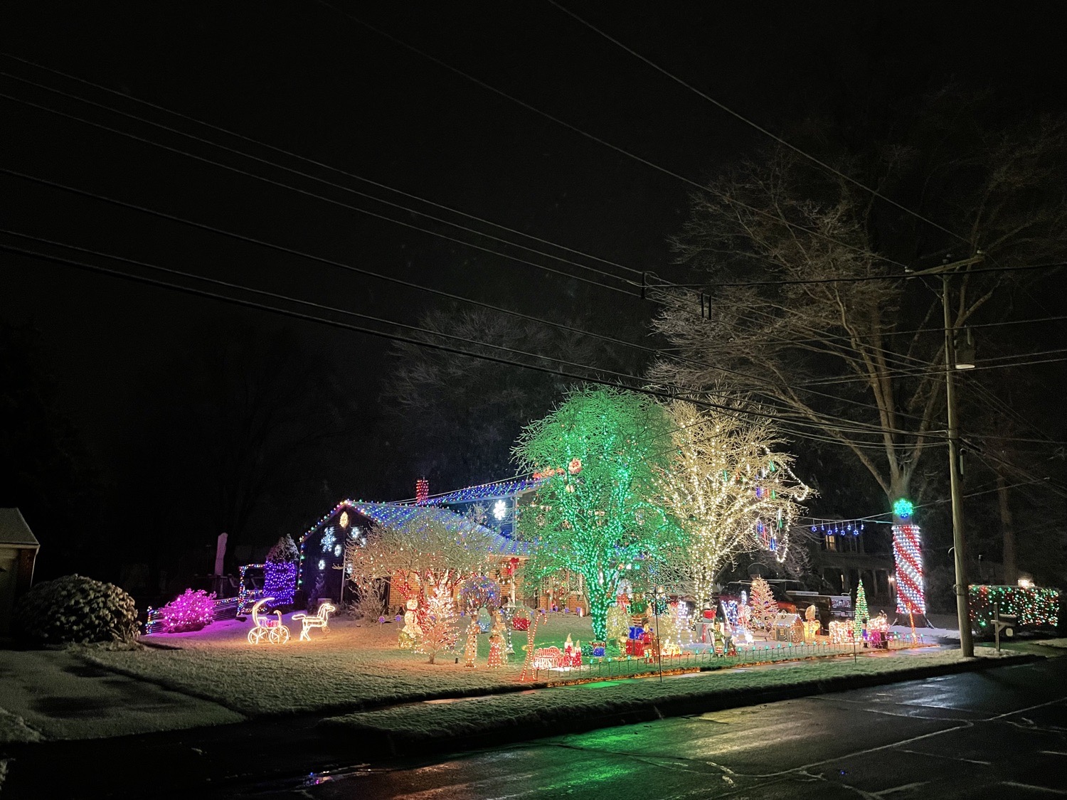 Lights On Cherokee, Christmas lights in New Britain, PA (photo 1)