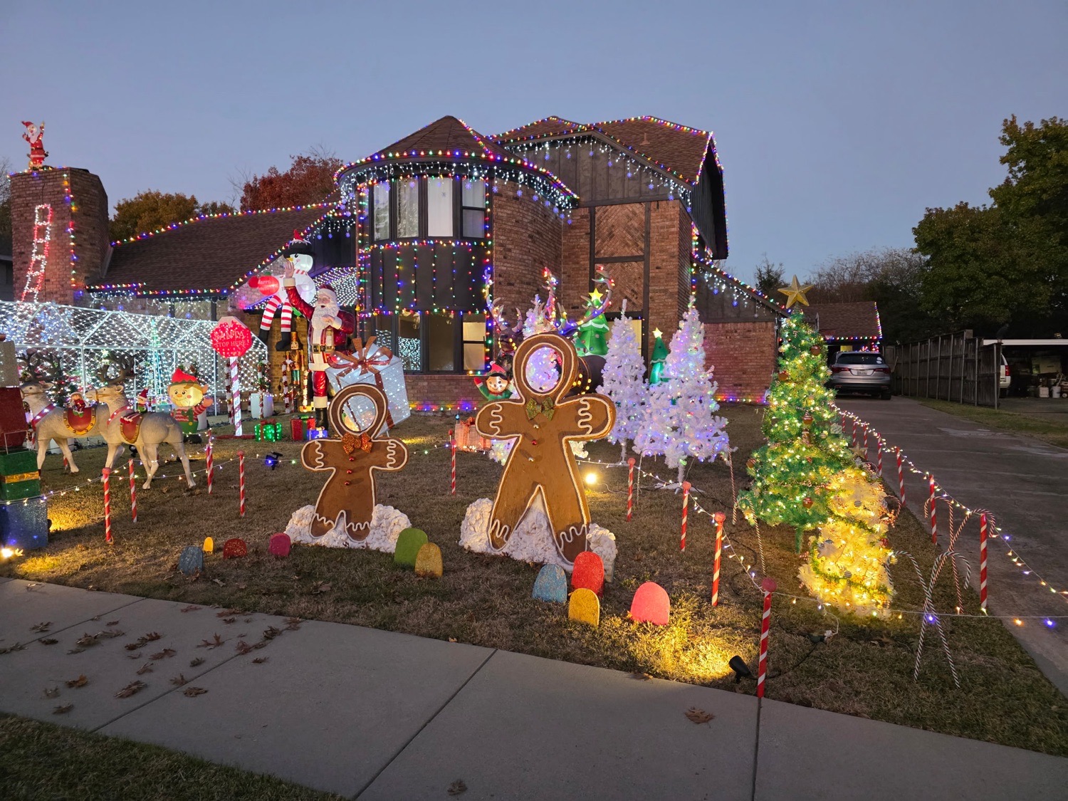 Canoncita Christmas House, Christmas lights in Plano, TX (photo 2)