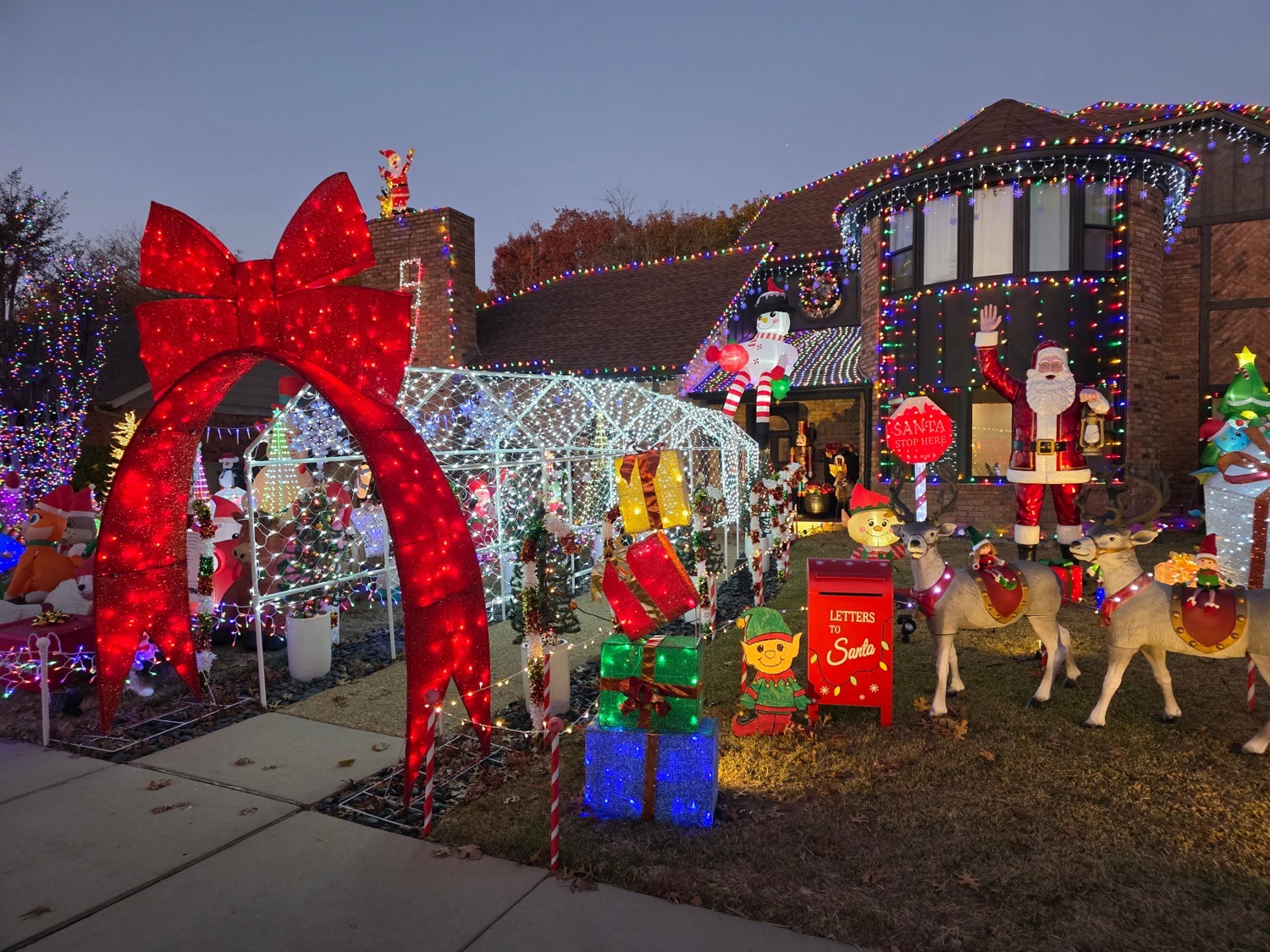 Canoncita Christmas House, Christmas lights in Plano, TX (photo 5)
