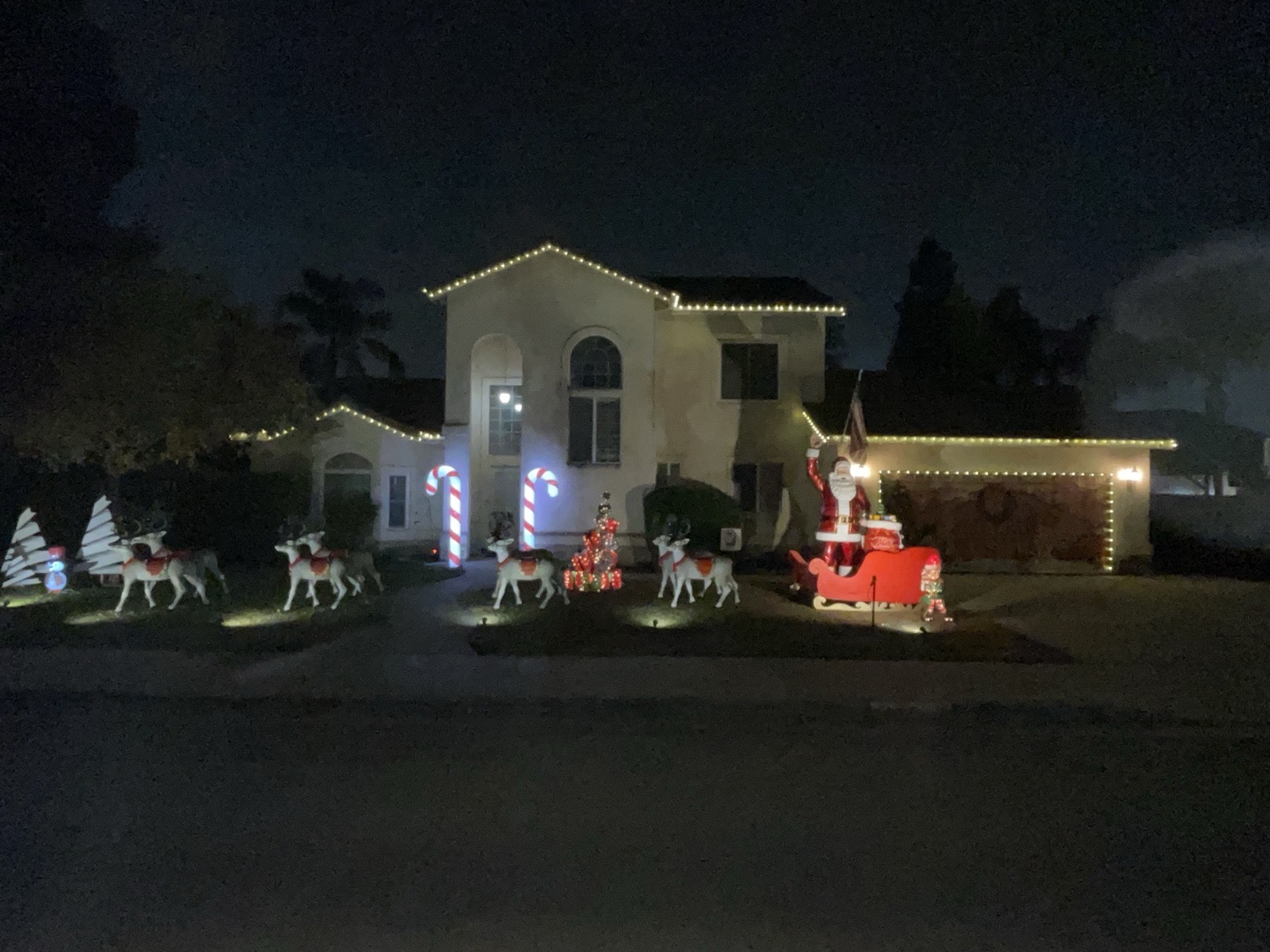 Salazar house, Christmas lights in Selma, CA (photo 1)
