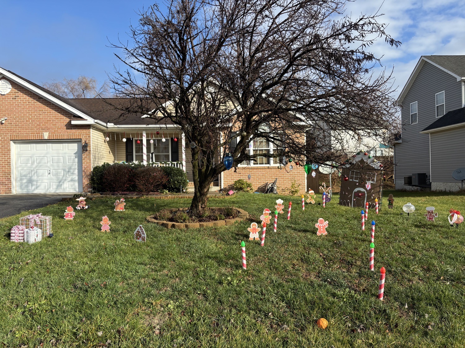 Gingerbread Candyland, Christmas lights in Martinsburg, WV (photo 2)