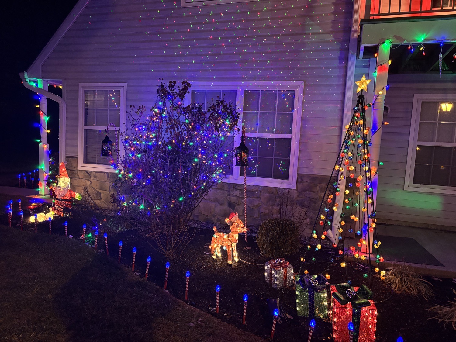 South (Jersey) Pole, Christmas lights in Marlton, NJ (photo 4)