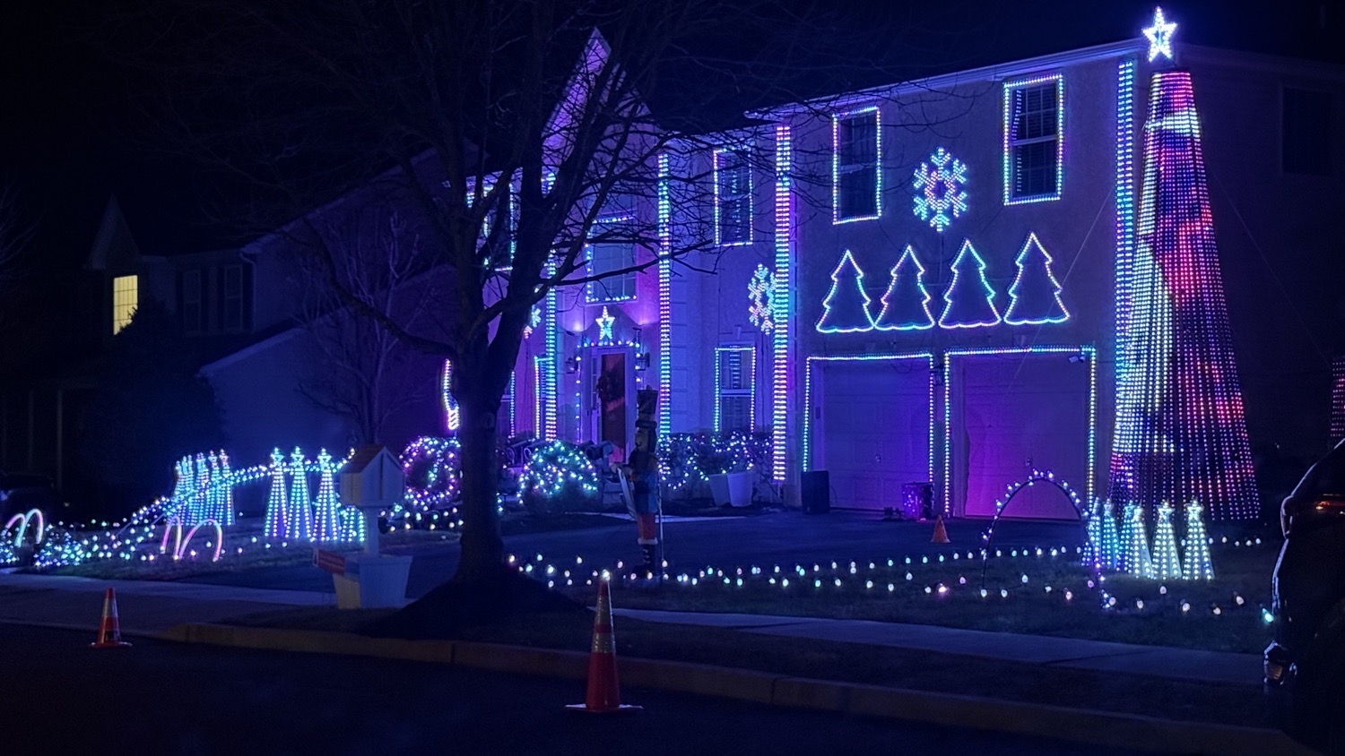 Tully Family Christmas Lights, Christmas lights in Breinigsville, PA (photo 3)