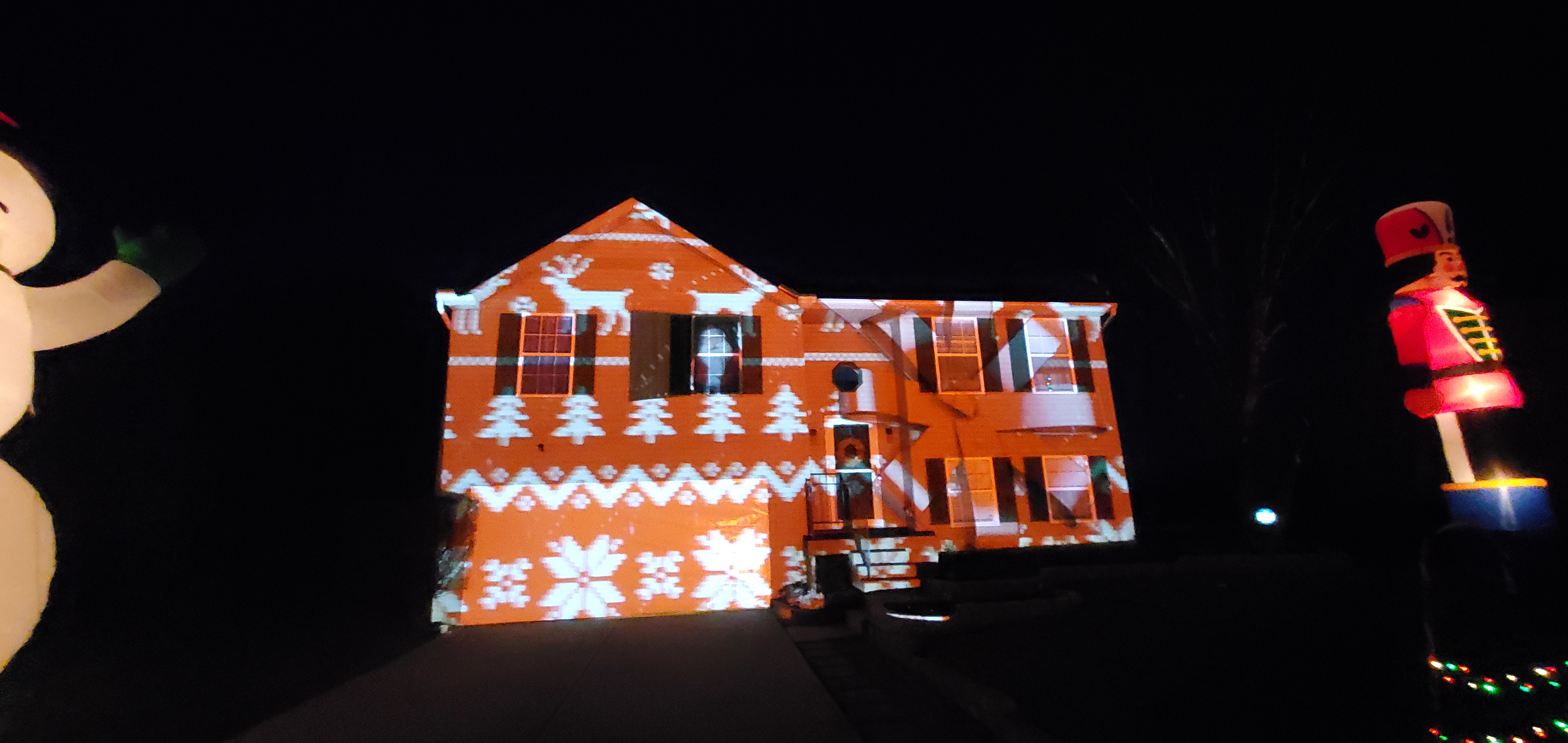 Moellers Projection Light Show, Christmas lights in Batavia, OH (photo 4)