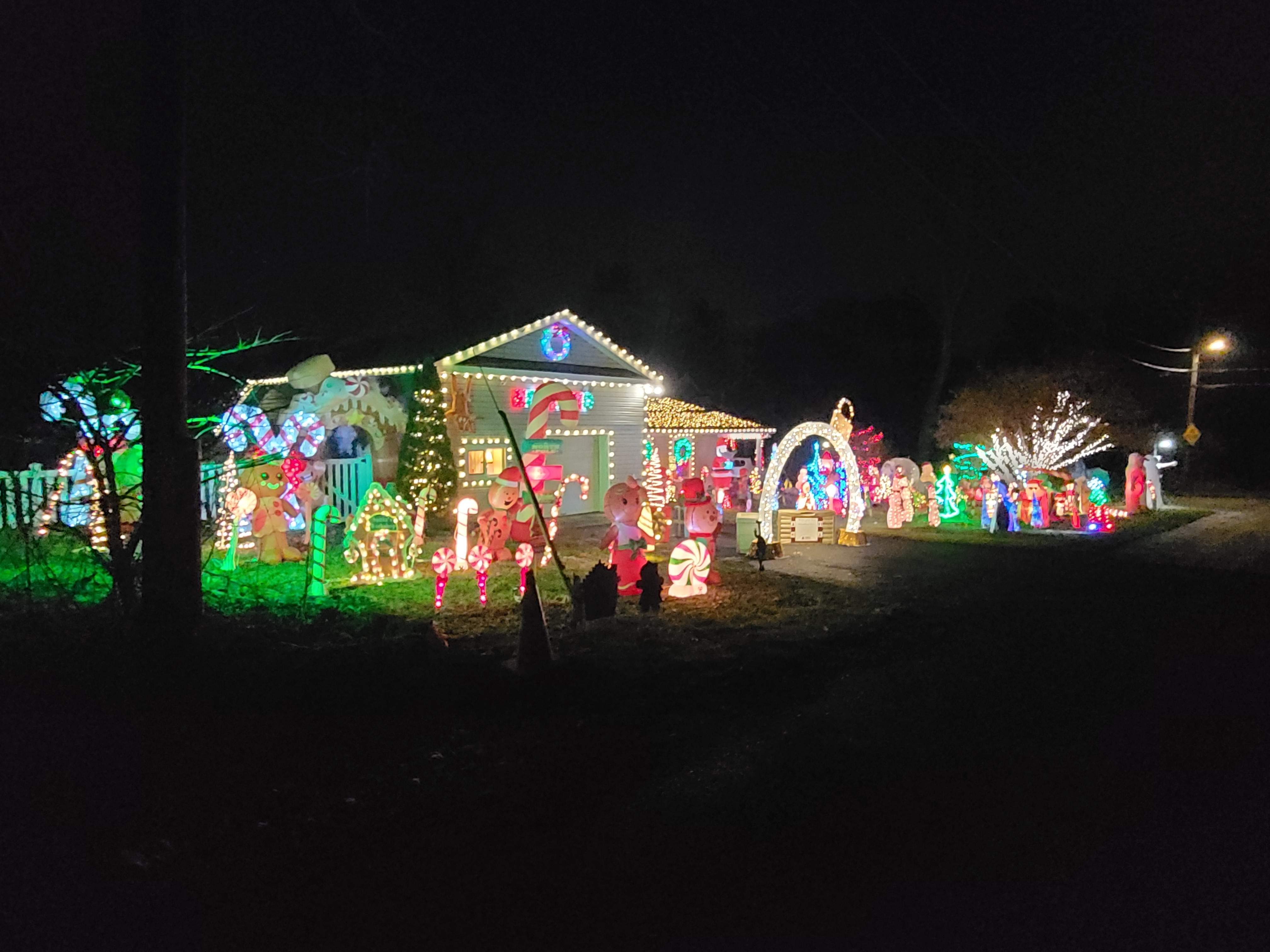 Christmas in the Valley, Christmas lights in Warrington, PA (photo 2)