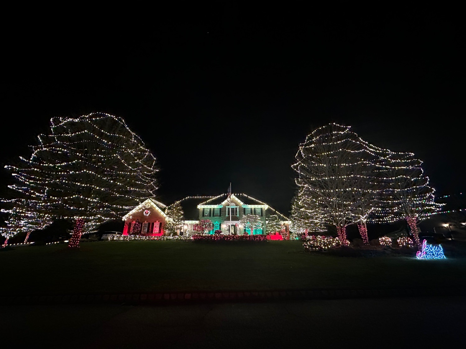 Estates at Freehold Christmas Lights, Christmas lights in Freehold, NJ (photo 2)