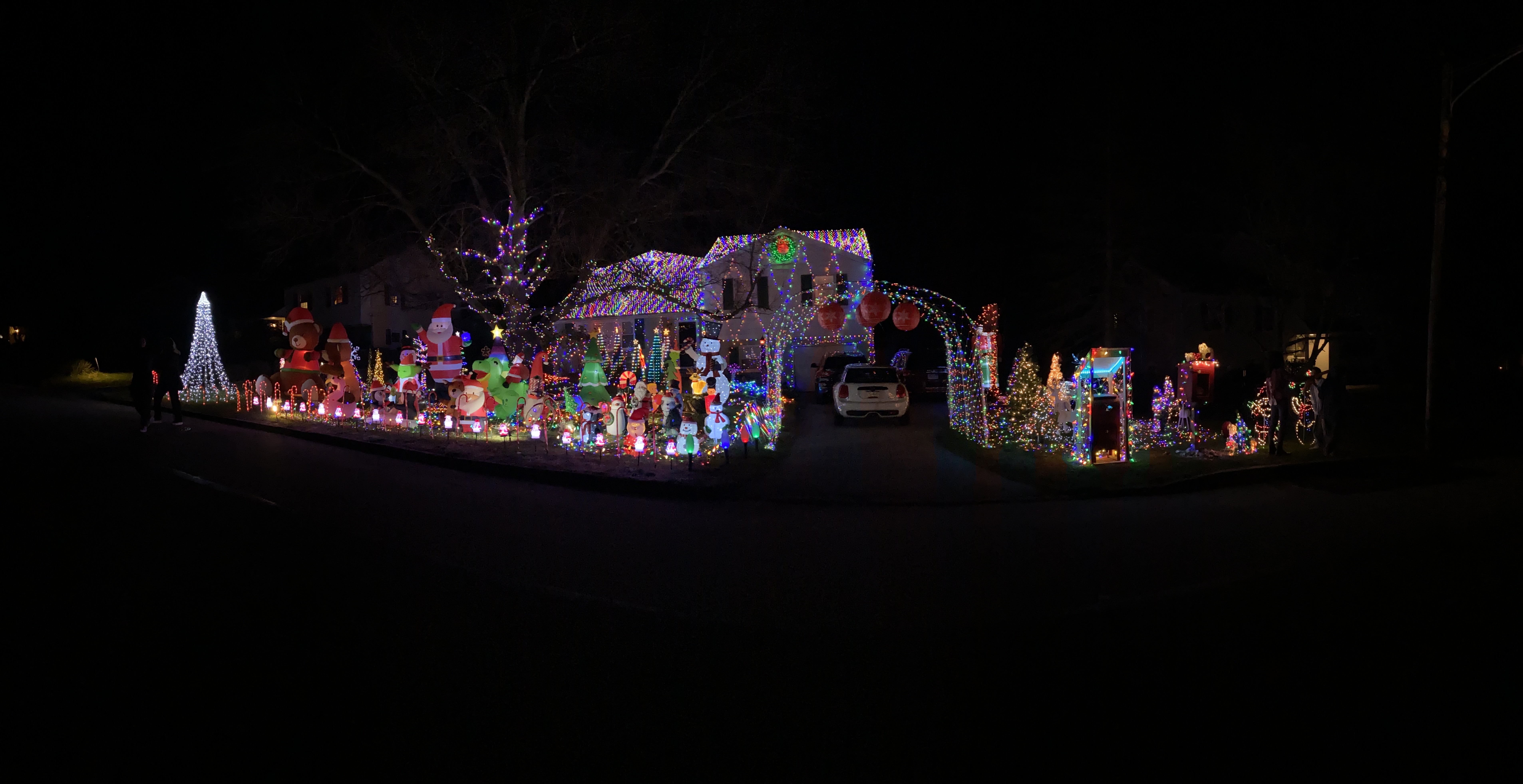 Berwyn’s Brightest, Christmas lights in Berwyn, PA (photo 1)