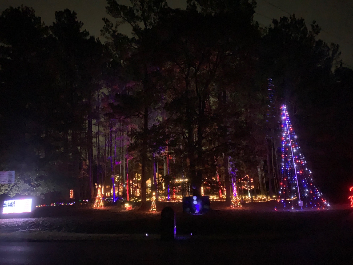 F5 Farm Christmas Lights, Christmas lights in Lufkin, TX (photo 1)