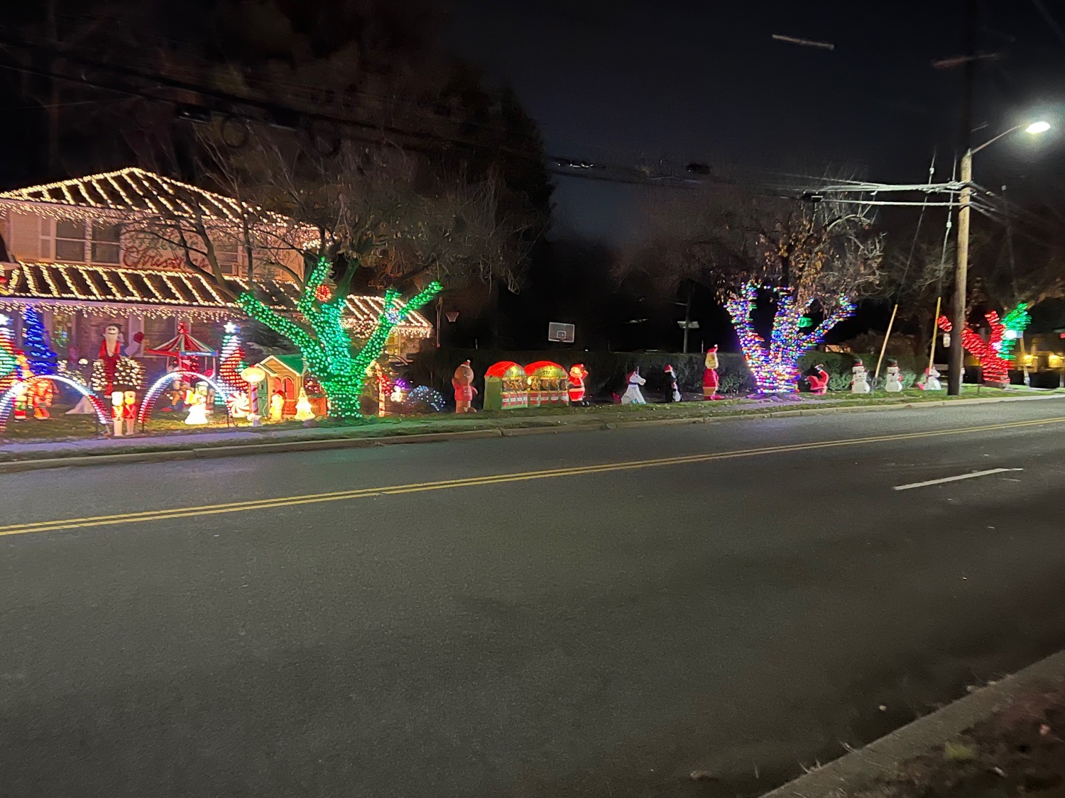 Christmas done right, Christmas lights in Paramus, NJ (photo 2)