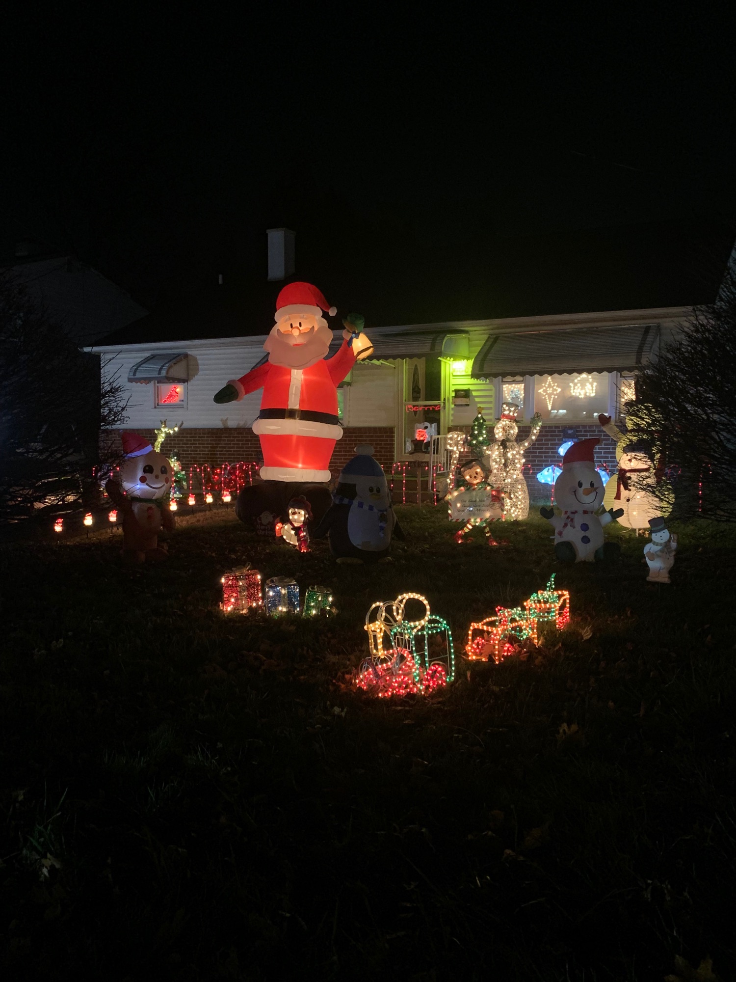 From Our Home To Yours, Christmas lights in Willow Grove, PA (photo 4)