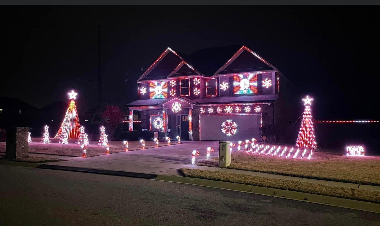 lights in motion to music, Christmas lights in Bonaire, GA (photo 1)