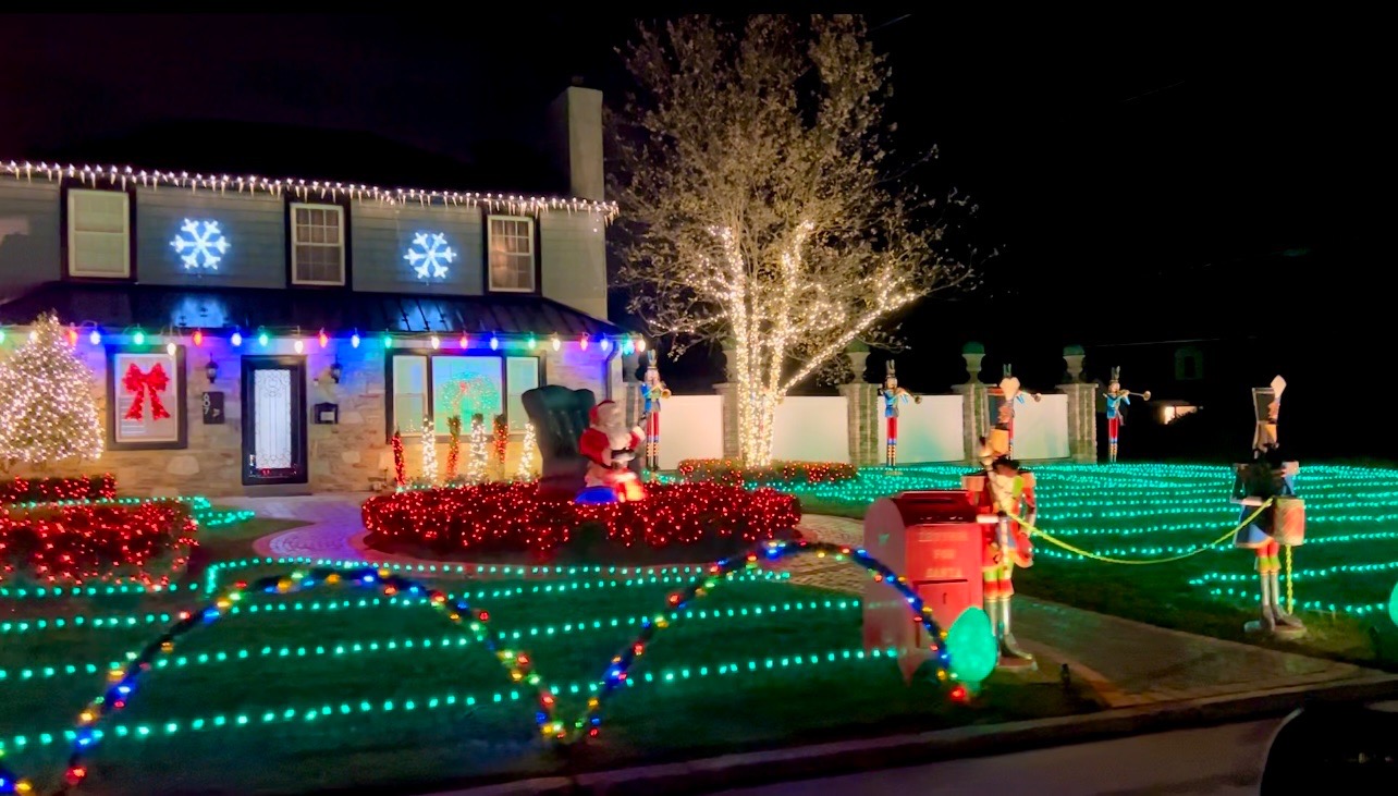 Christmas in full swing, Christmas lights in Flourtown, PA (photo 3)